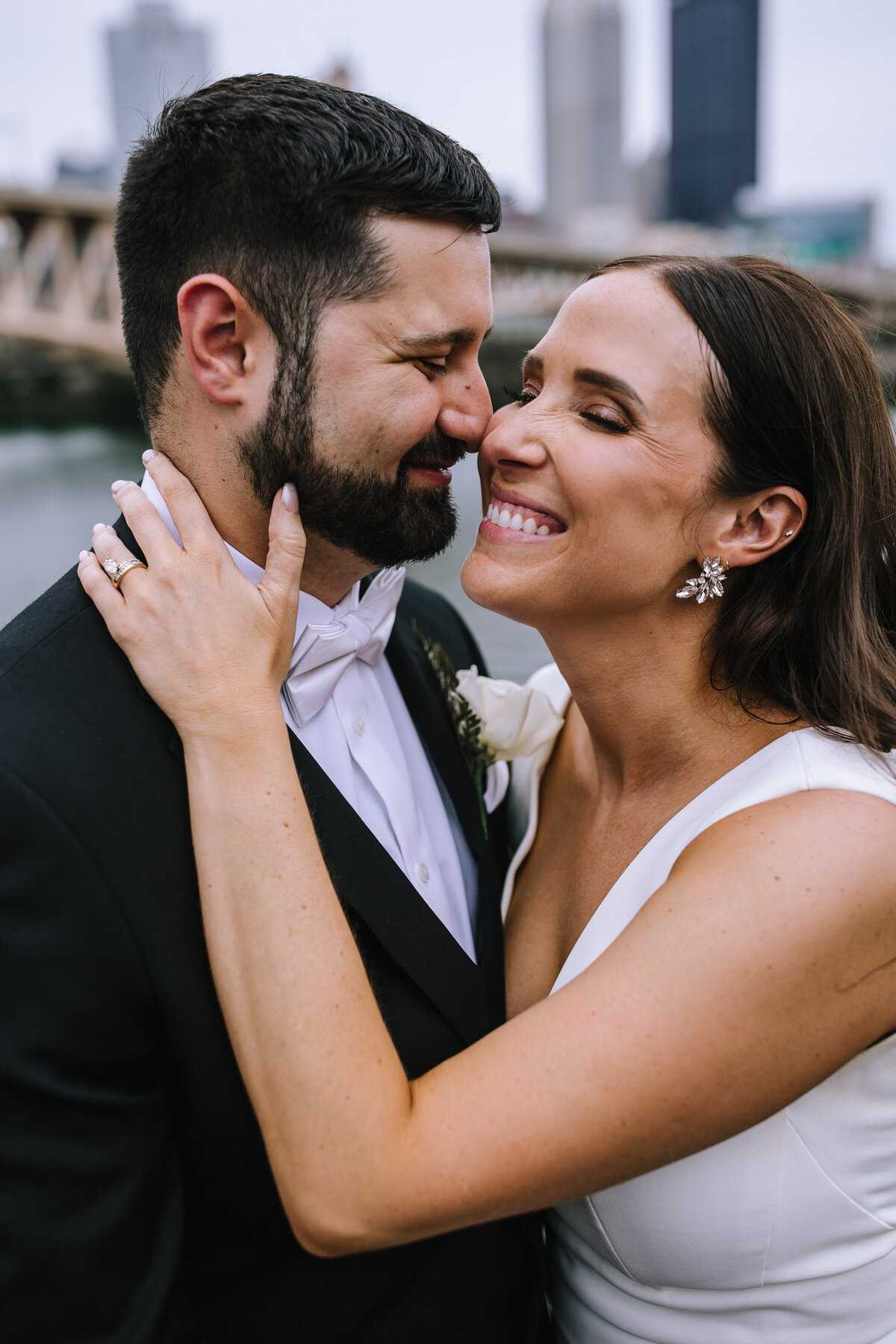 Bride and groom kissing at The Highline. 
