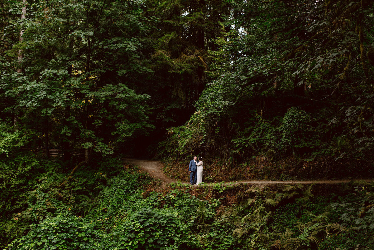 Oregon forest wedding