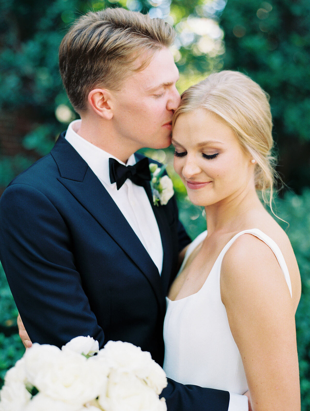 37ally-bobby-photography-fine-art-wedding-carolina-inn-film