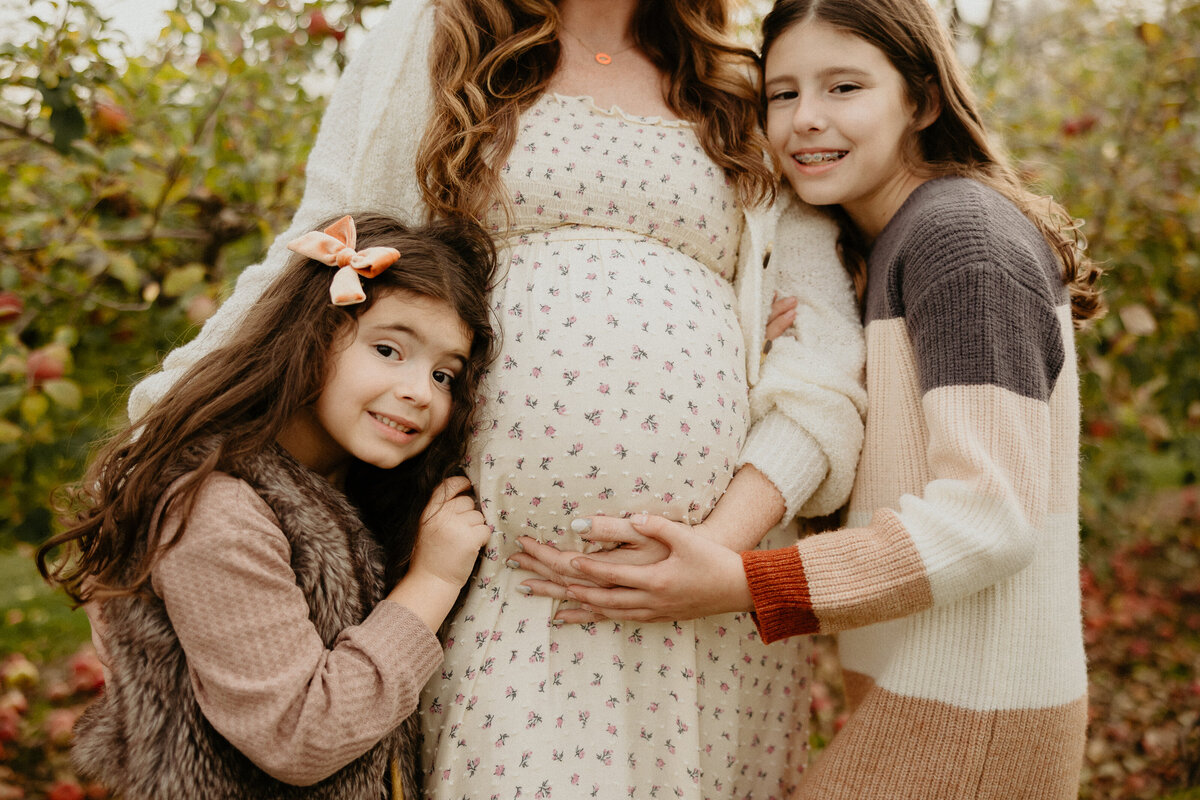 Maternity Session turned Family Session in Strawberry Field with Mother and Two daughters