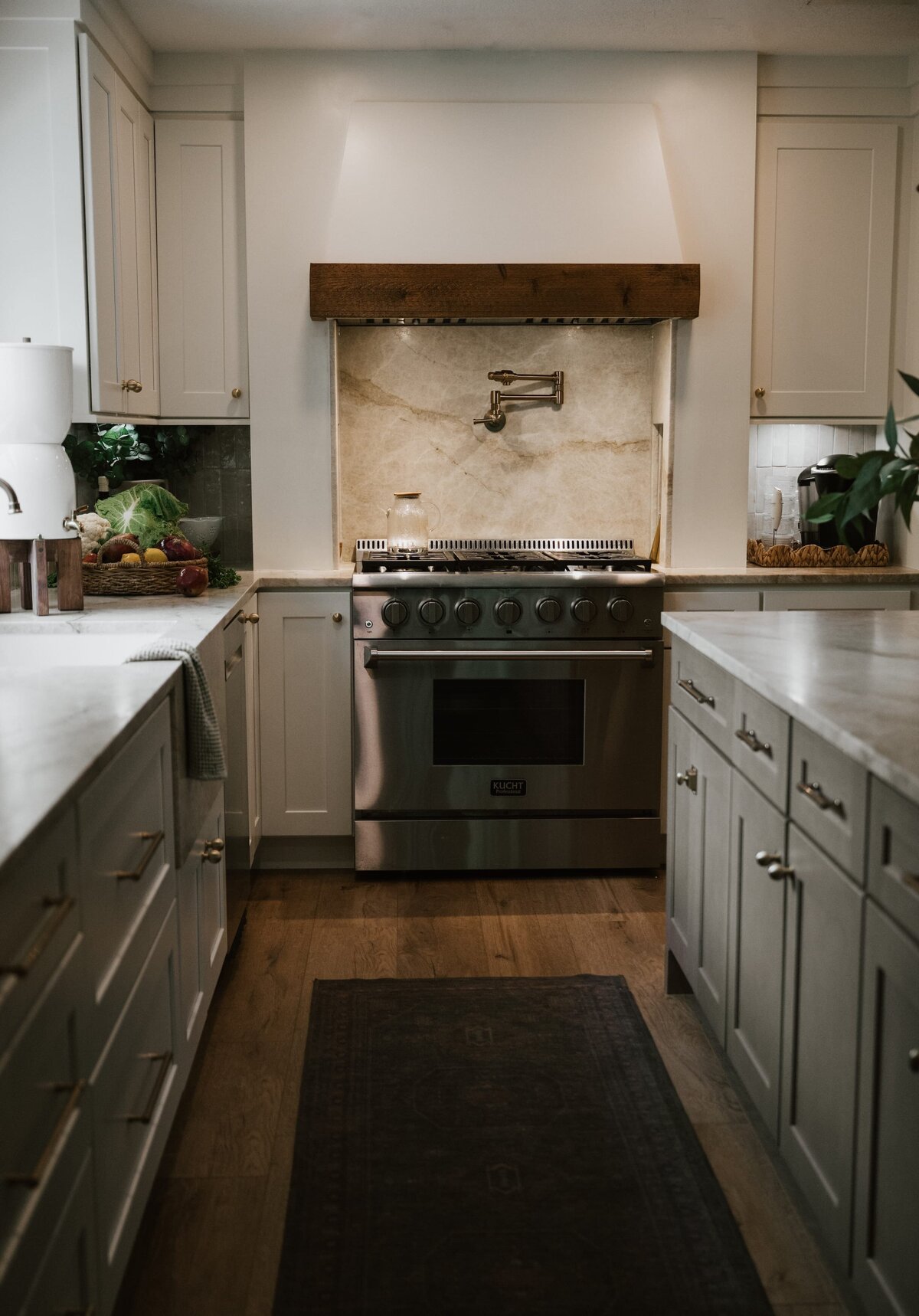 dewine design orlando interior design vintage cove trail cozy kitchen with rug runner