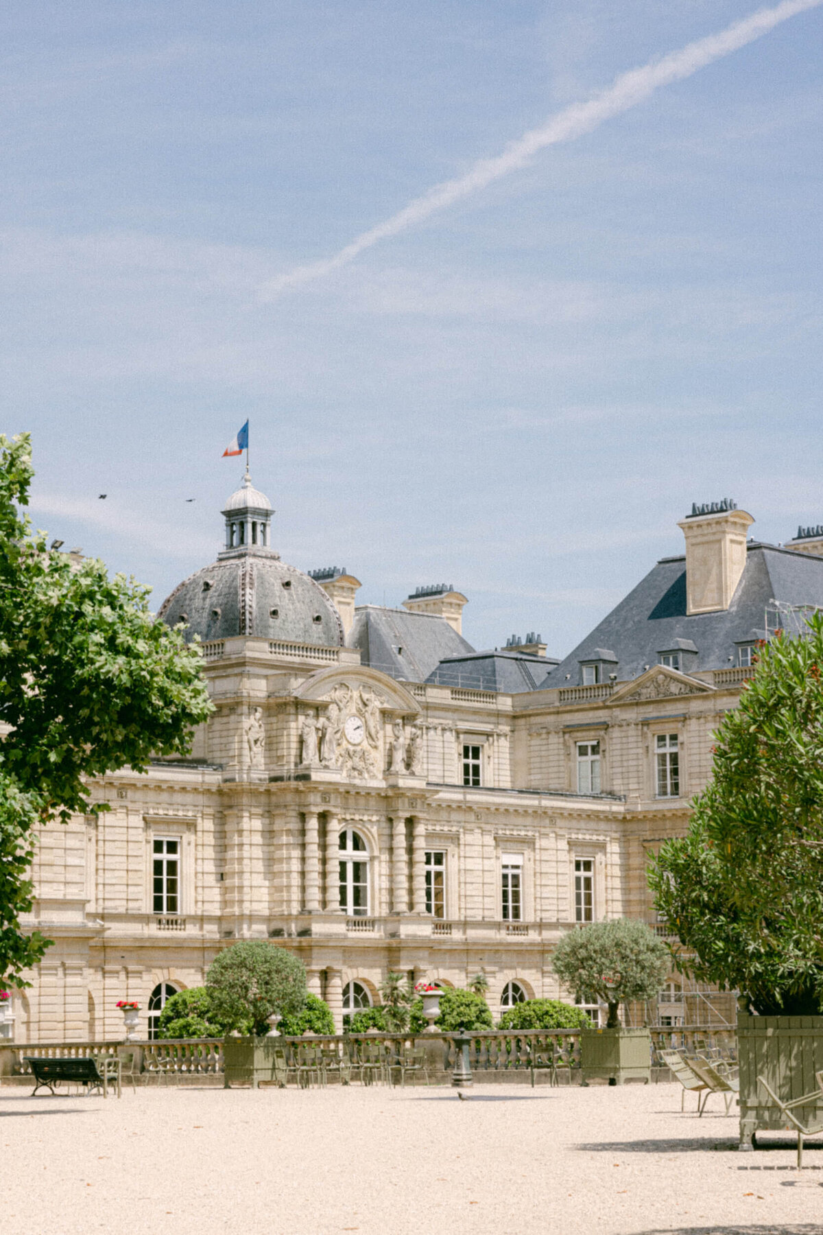 A wedding photo showing off the architecture of Paris