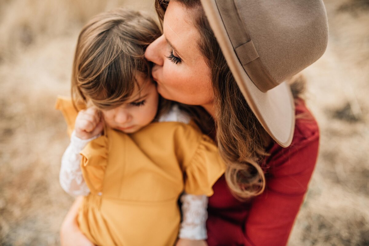 mom-kissing-toddler-portrait
