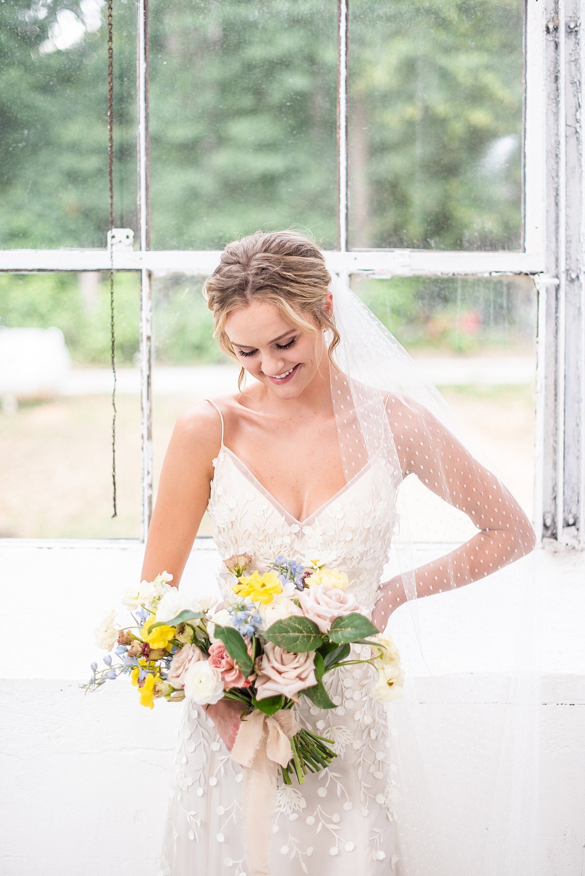 bride-bouquet-white-yellow-greenville-sc-nc