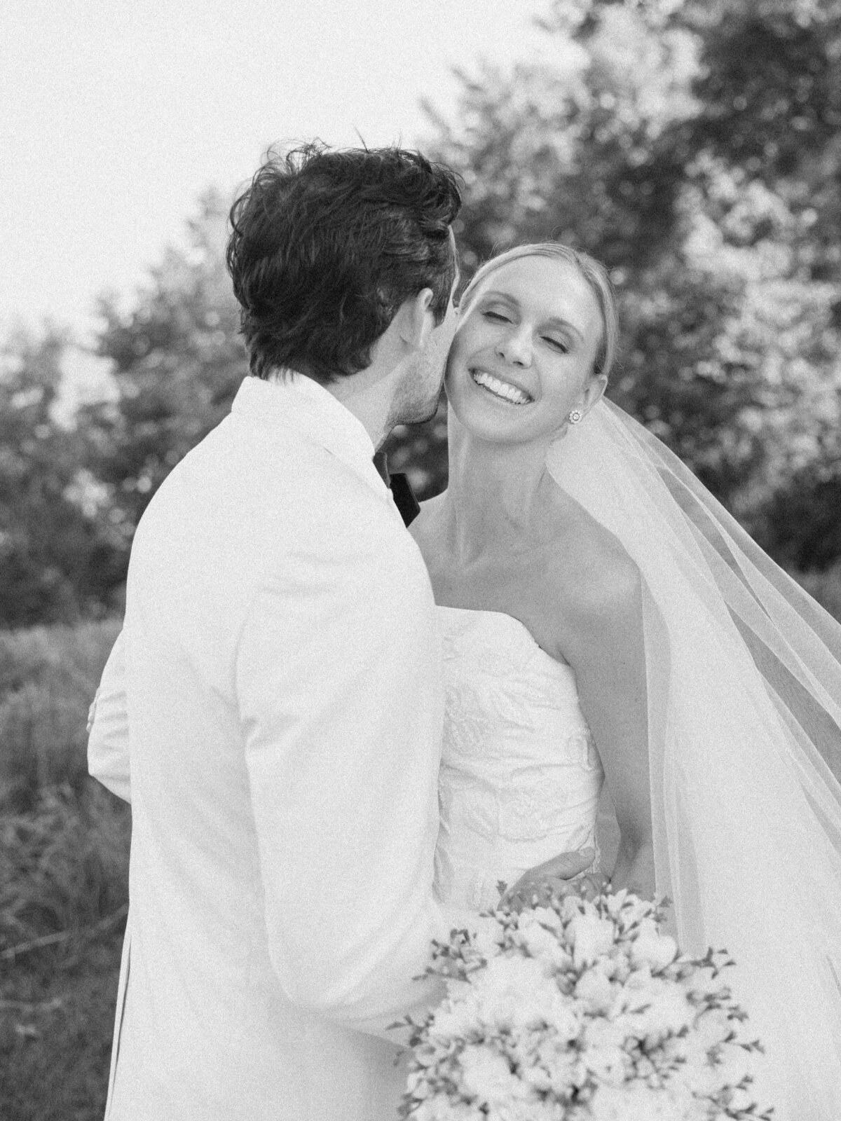 shoreacres-lake-bluff-tent-wedding-by-olivialeigh-32