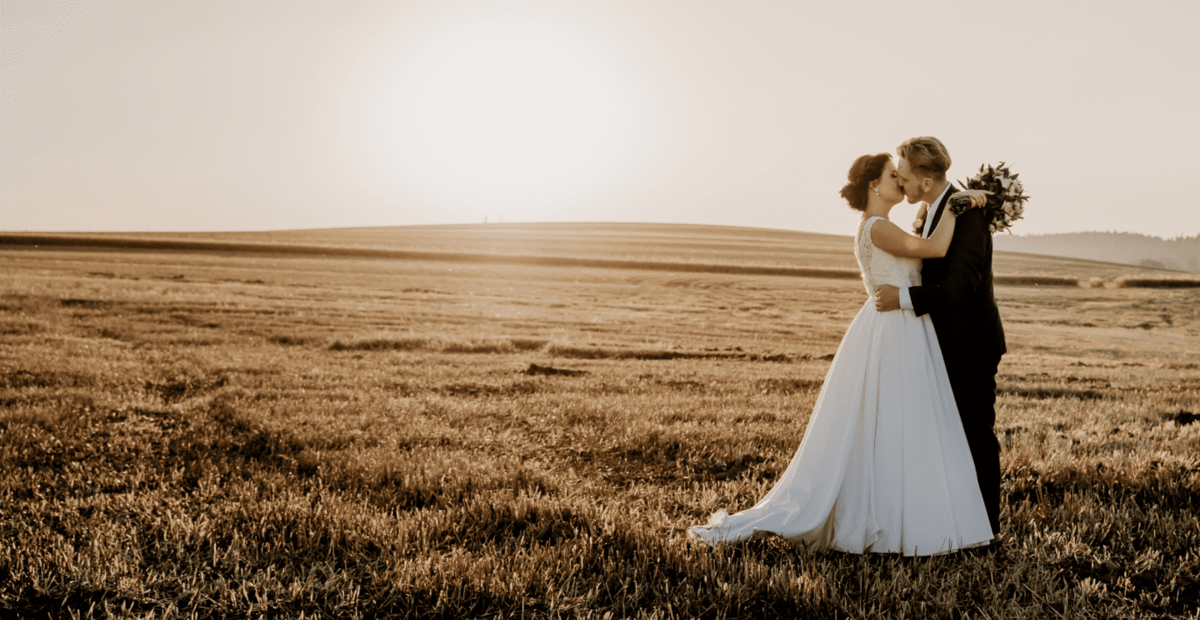 couple-kissing