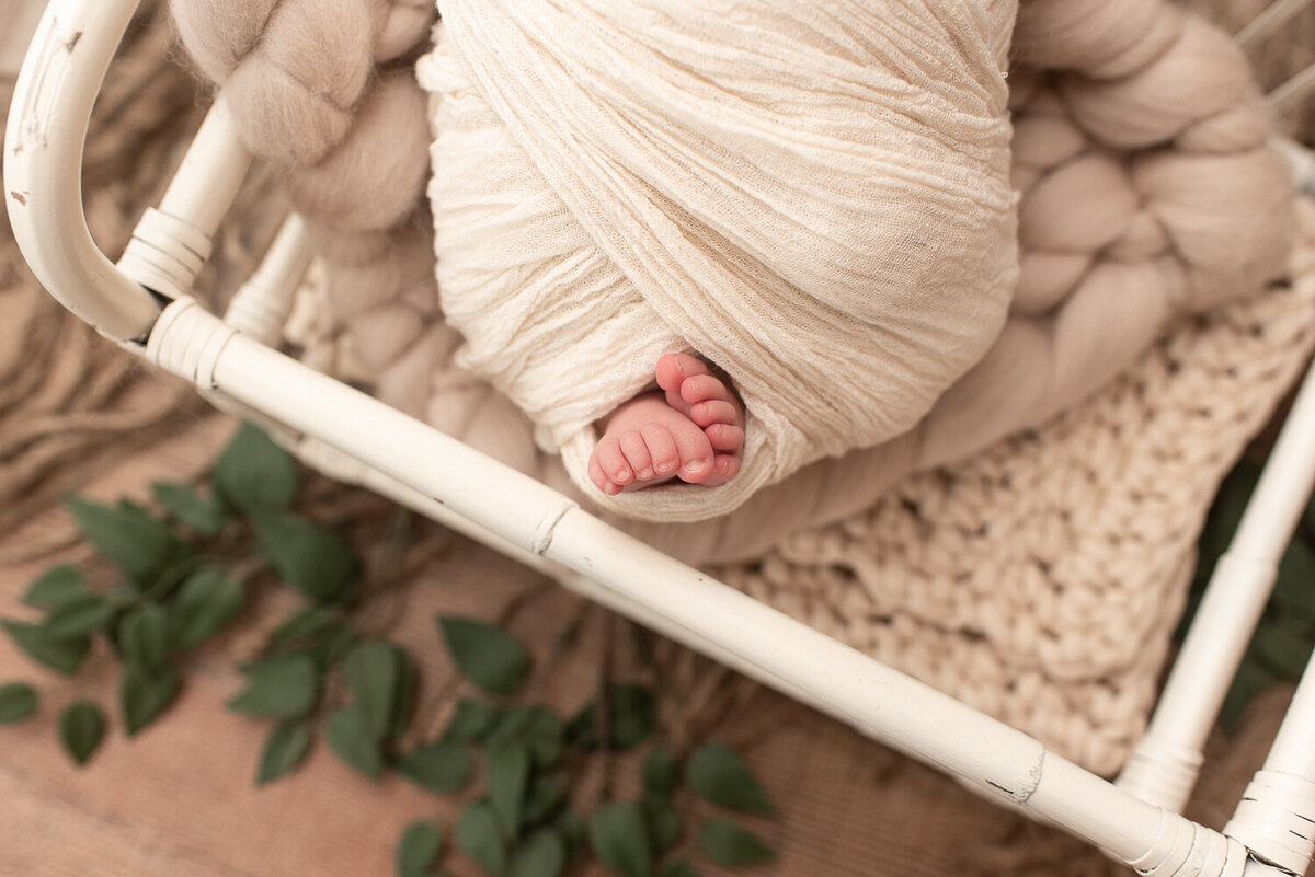 Close up of baby toes at newborn girl photo shoot |Sharon Leger Photography || Canton, CT || Family & Newborn Photographer