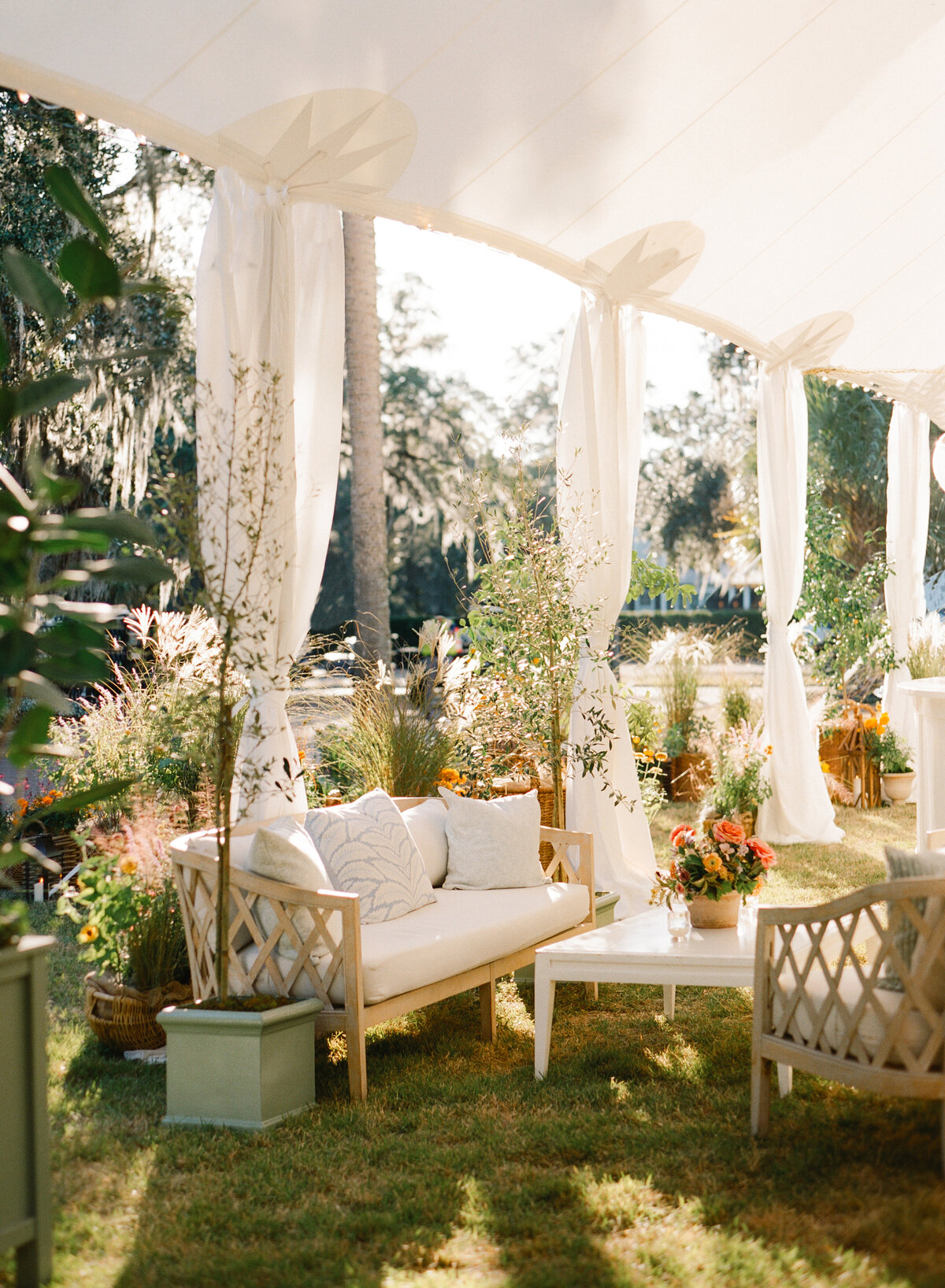 hilton-head-bluffton-wedding-planner-kg-events-design-luxury-destination-weddings-private-events-corporate-events-south-carolina-event-designer-montage-palmetto-bluff-outdoor-tented-wedding-reception-sperry-sailcloth-tent-2jpeg12