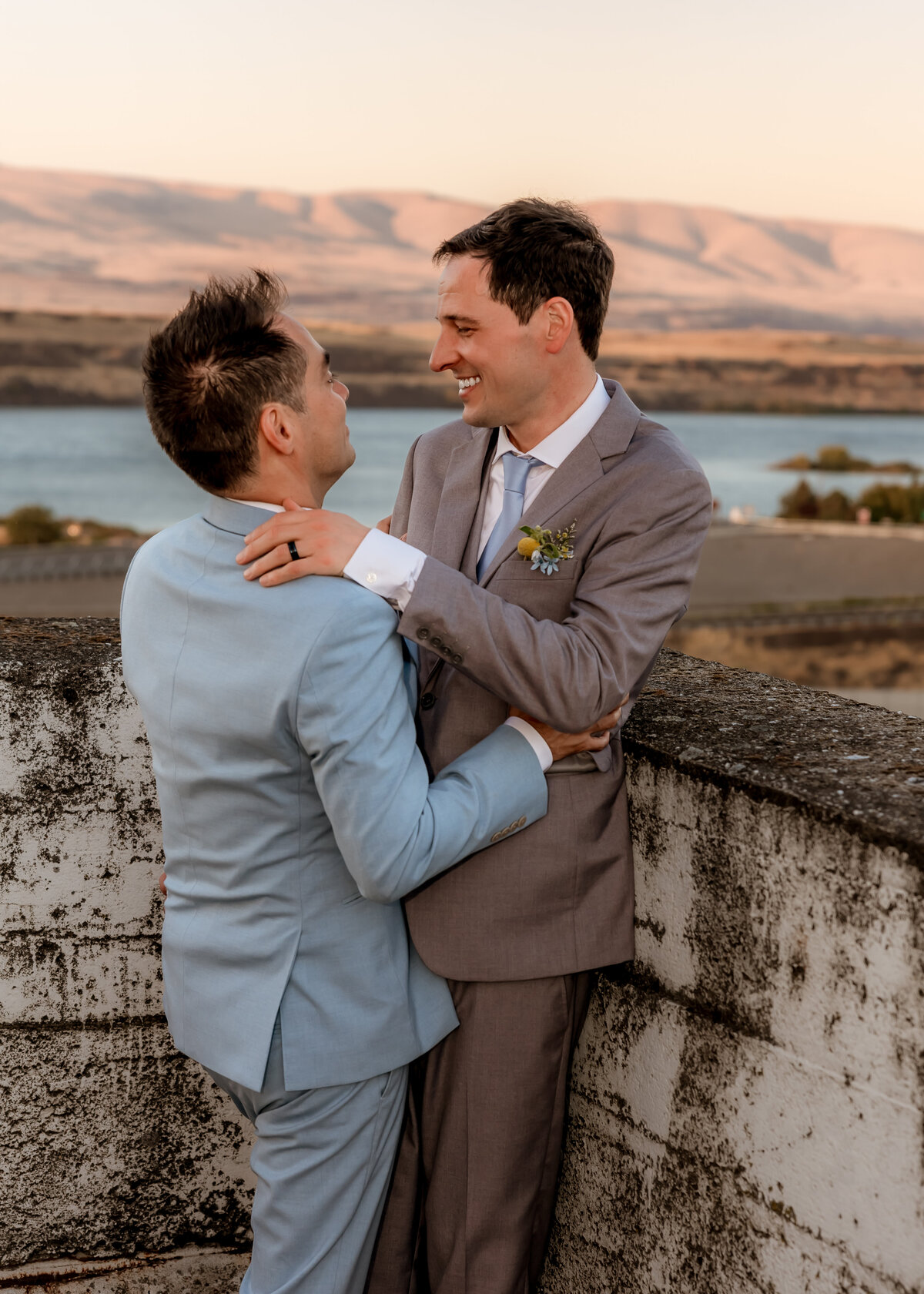 Columbia-Gorge-Wedding-Photographer.jpg