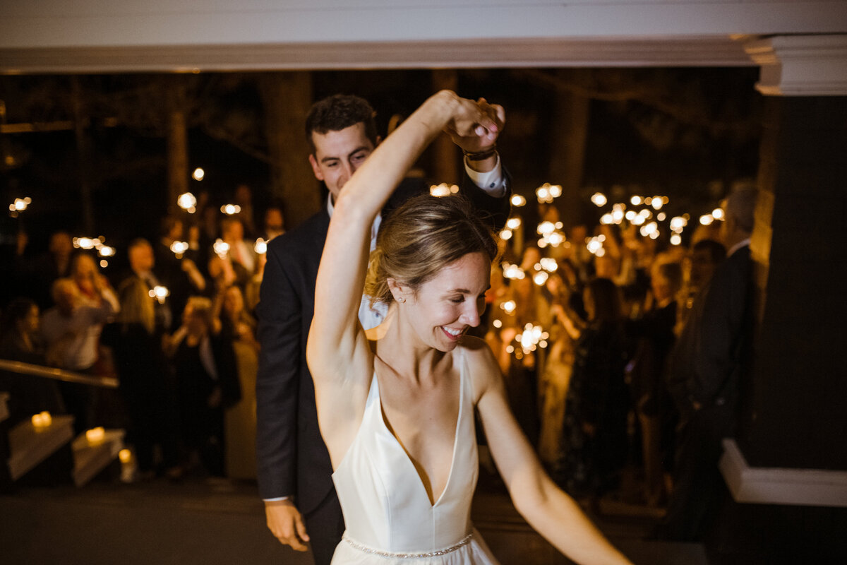 I-muskoka-wedding-beaumaris-yacht-venue-reception-sparkler-shot-outdoor-sparkles-3