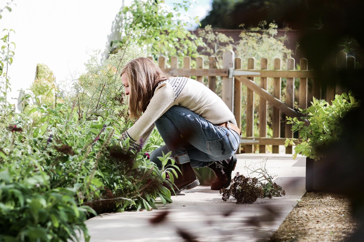 Vanessa is an experienced brand & product photographer offering lifestyle shoots for small businesses across Surrey. Whether it's headshots, or product photos, Vanessa will work with you to make your business shine.