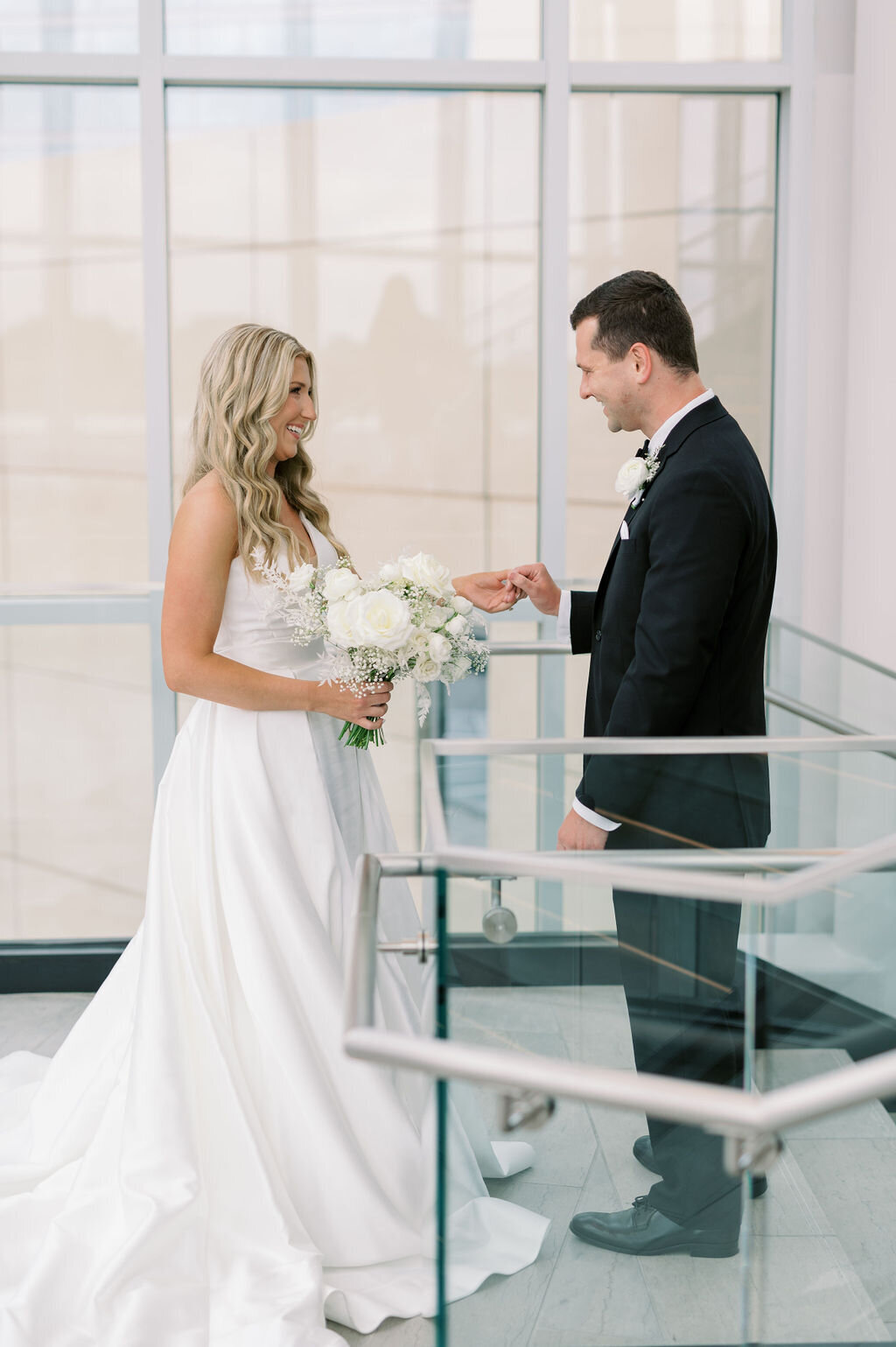 bridal portrait at loews hotel in kansas city