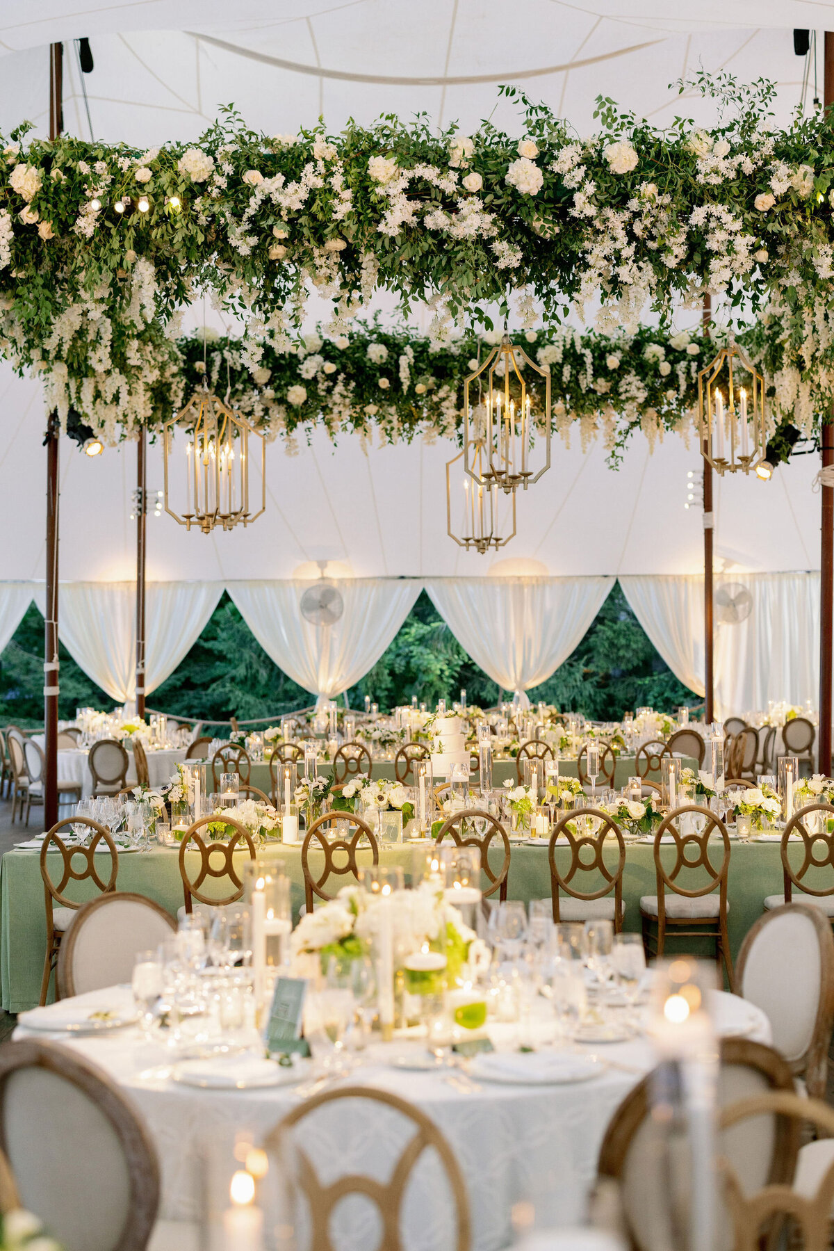 A photo of the interiors of the highly decorated tables for the wedding reception at the Shoresacres CC.