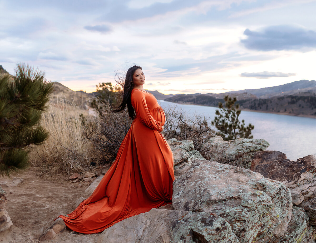 gorgeous maternity session at horsetooth in december with maternity gown
