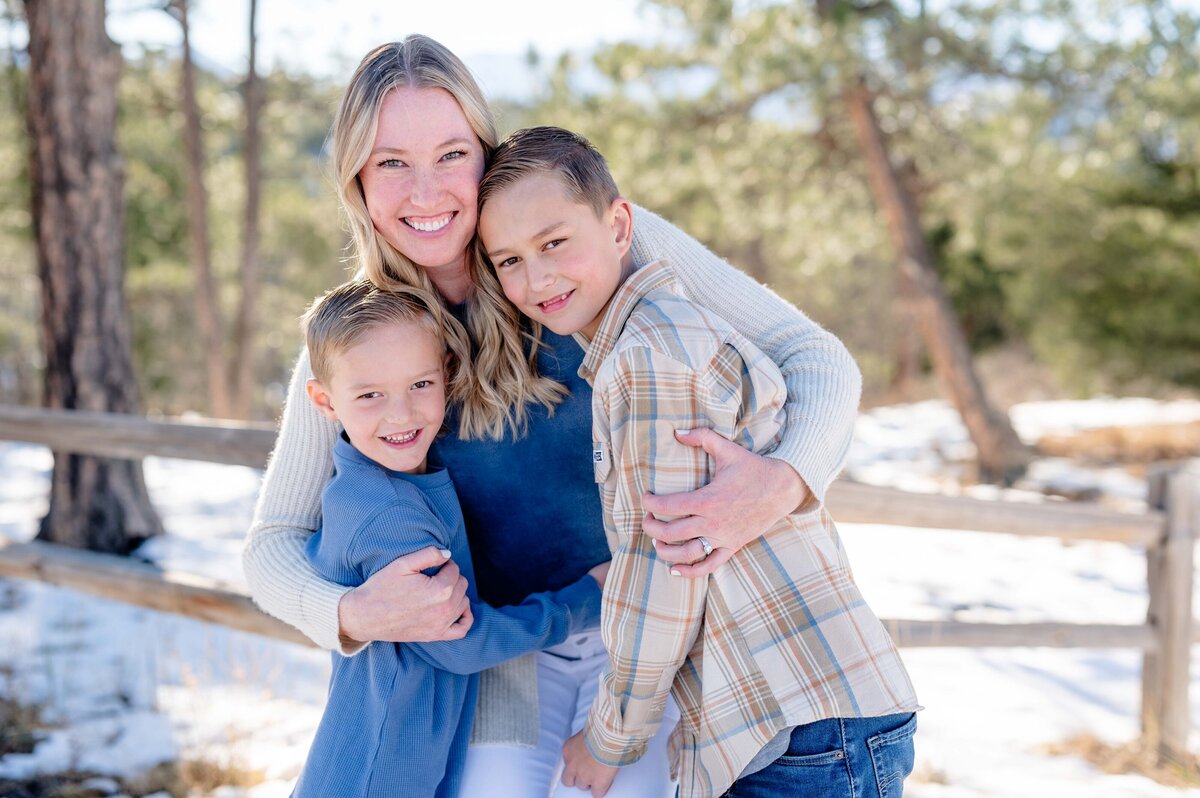 Colorado-Springs-CO-Ute-Valley-Pine-Tree-Christmas-Mini-Session-Magnolia-and-Grace-Photography-Co-CourtneyG-# (1)-17