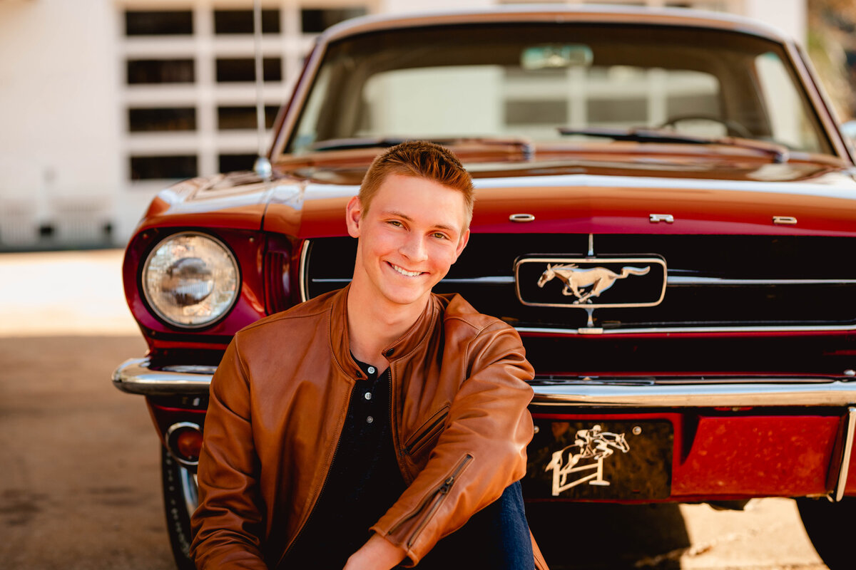 Pictures of senior boy with his car. Old car in senior pictures. Tallahassee senior photographer.