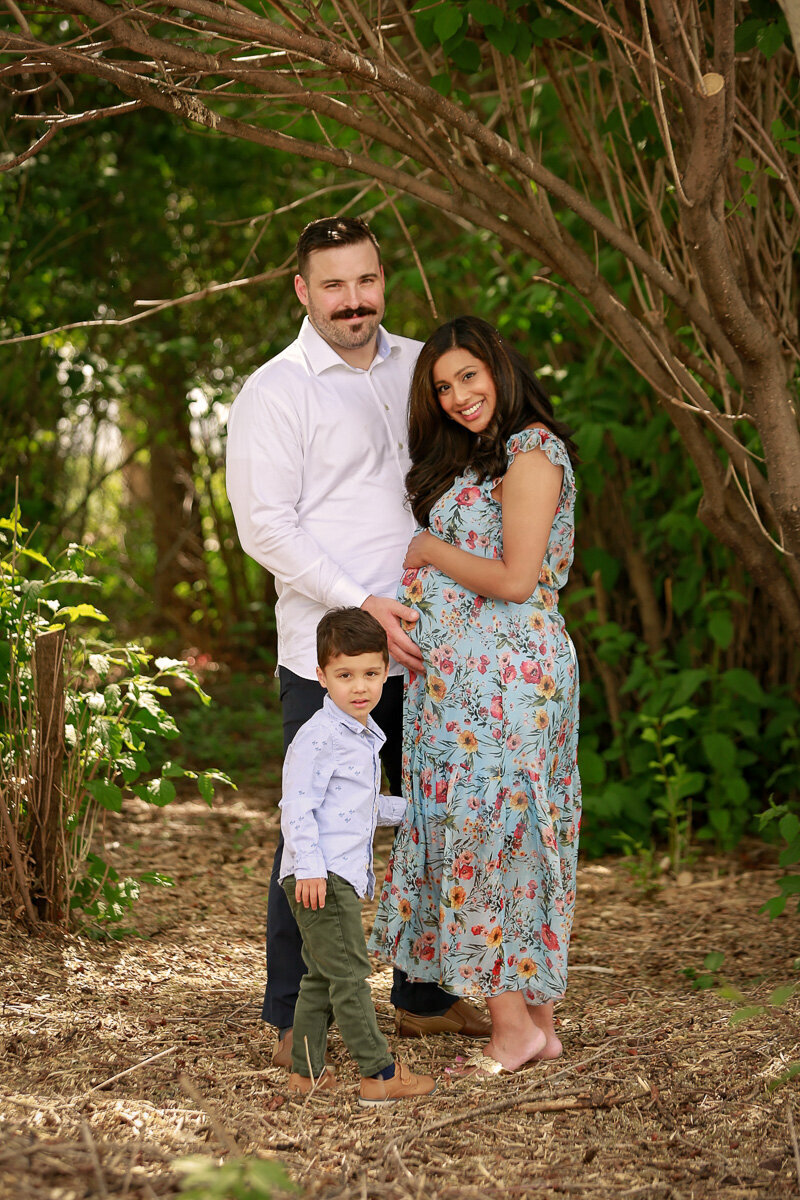 Family maternity photo session by family photographer in Calgary|Yuliia Terziian Photography