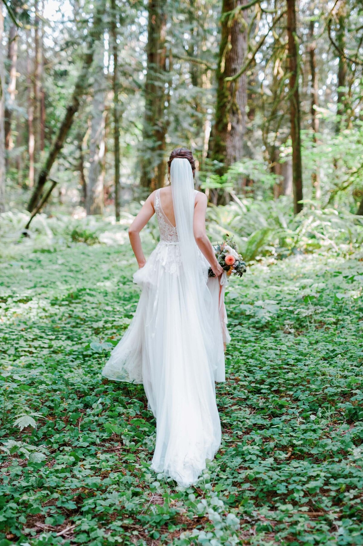 chateau de lis in oregon city wedding with a a bride running through the trees