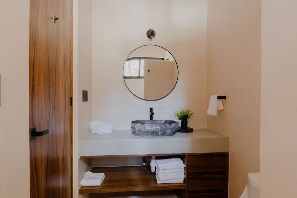 Wood-mirror-stone-marble-washroom