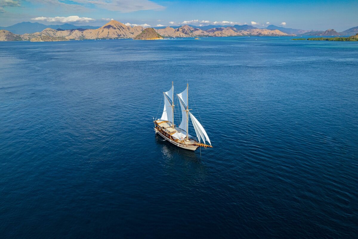 Luxury Yacht Bali - 24_Nataraja_Sailing_Pacific-High-min
