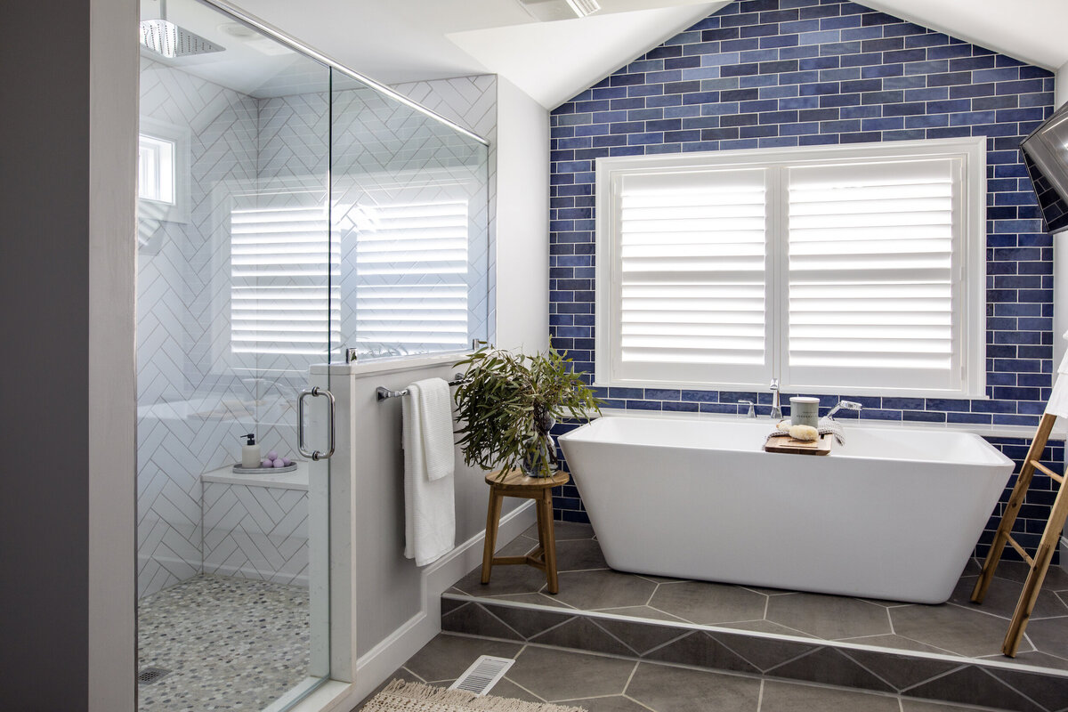 bathroom-shower-tub-interior-design
