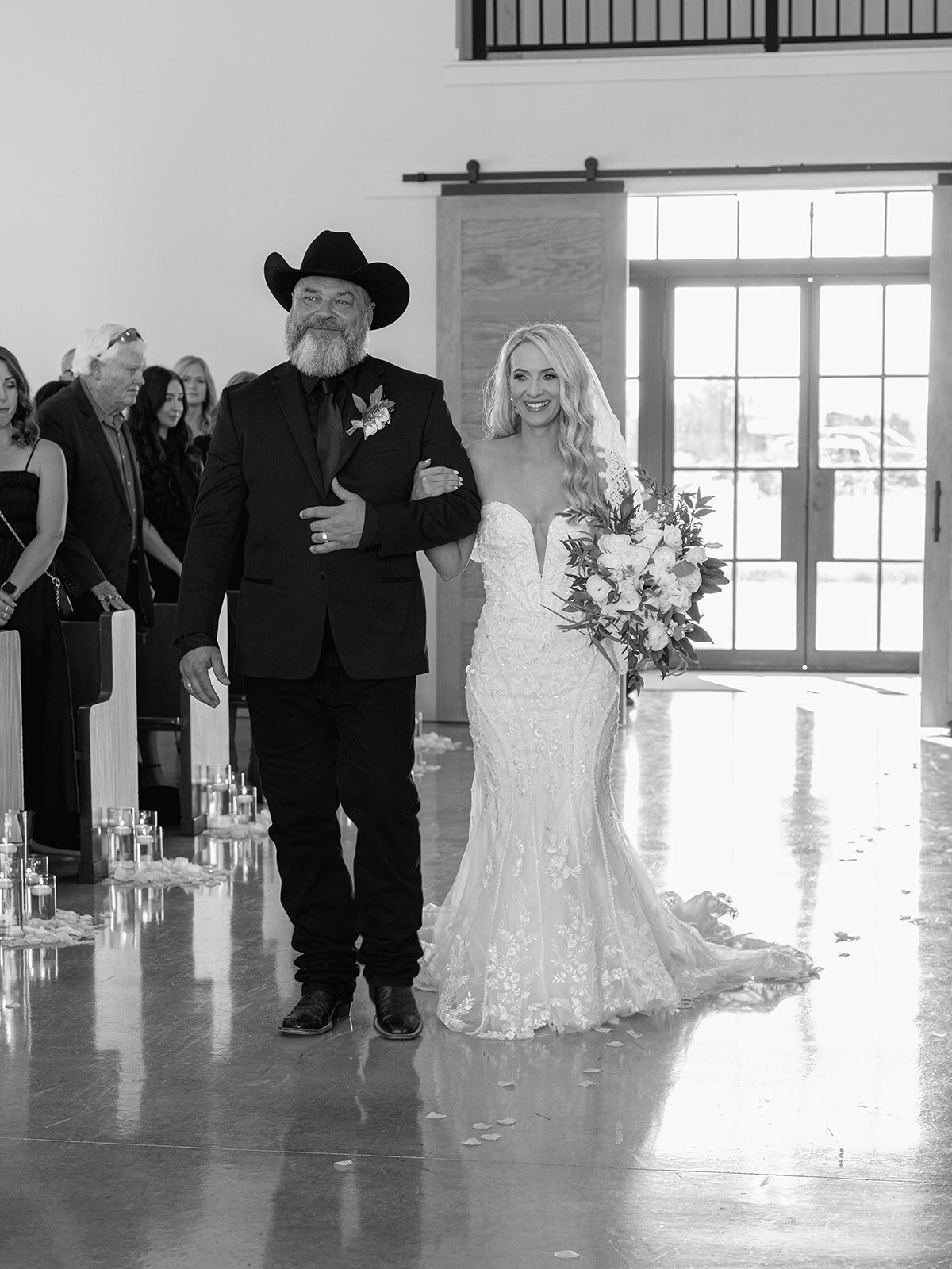 2025-10-11_DykesWeddingPreviews_MollyMurphyPhotography-52