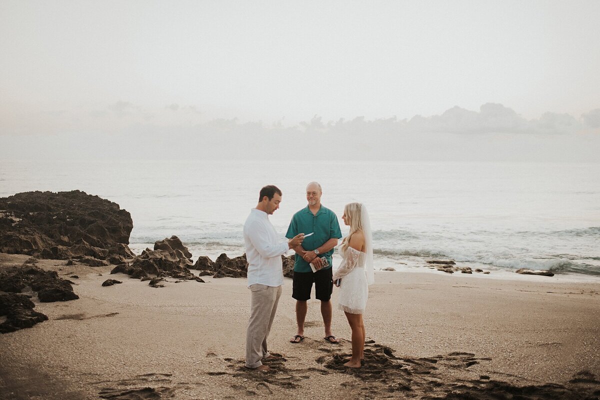 Stuart-Beach-Elopement-Anna-Holden-Photo-12