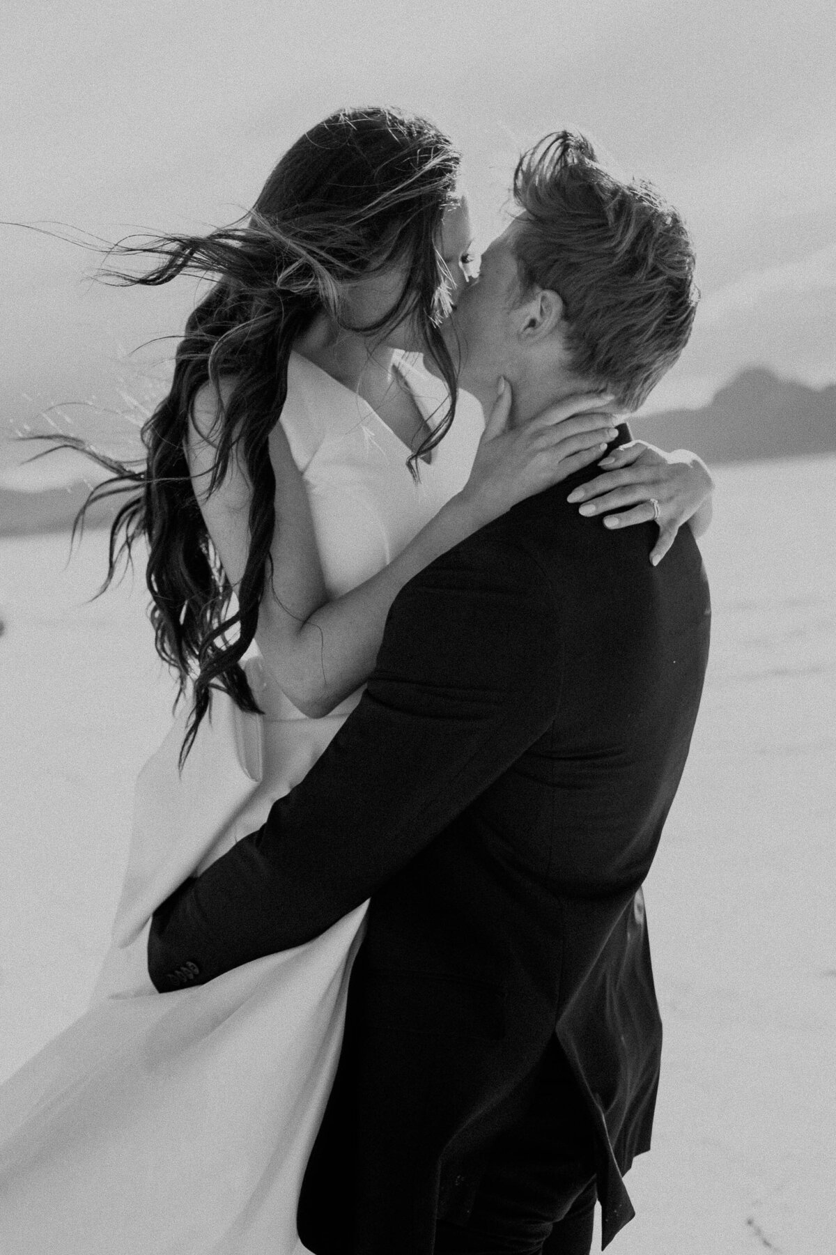 Bride and Groom kissing photo during their elopement