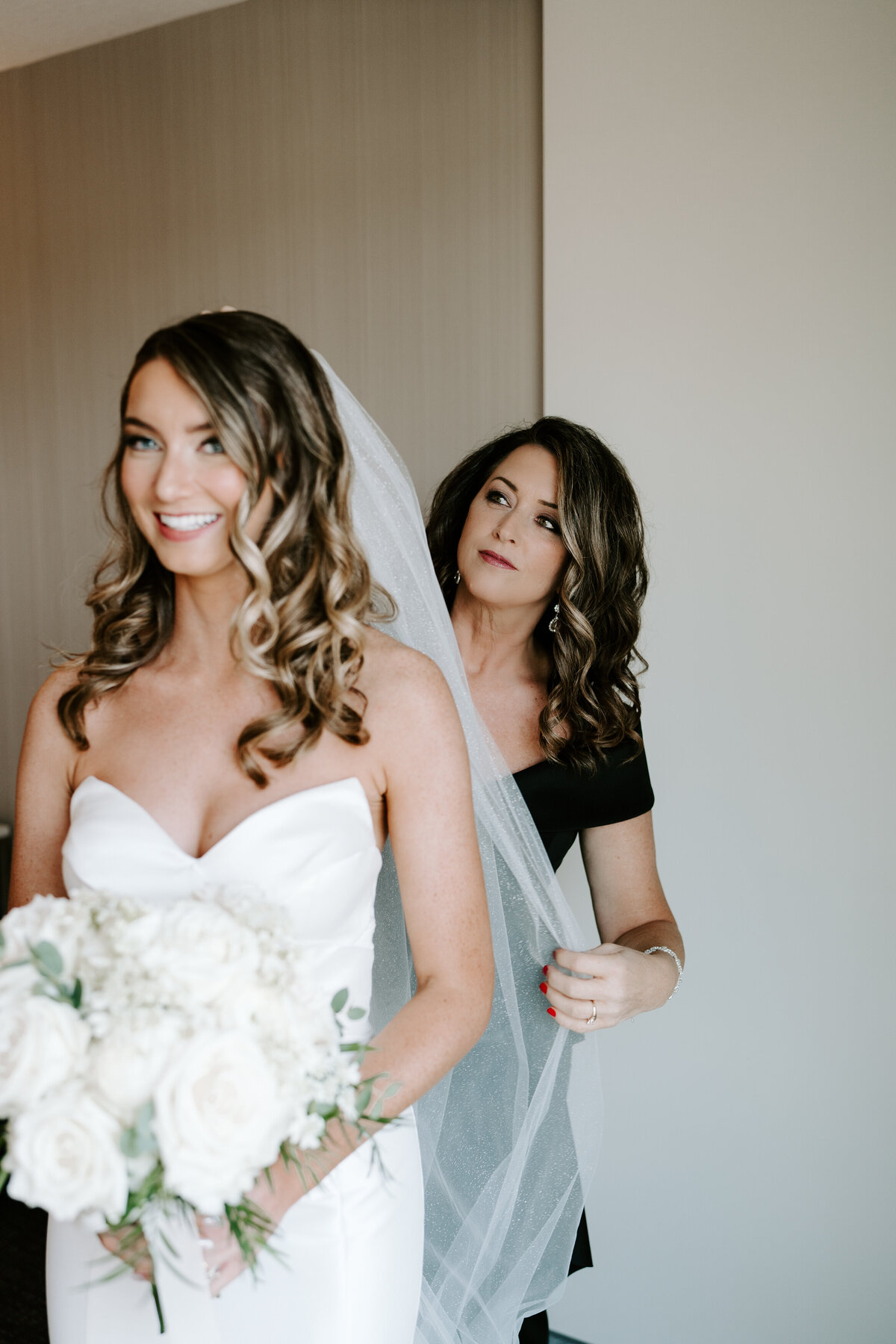 abby-parker-lake-minnetonka-wedding-13