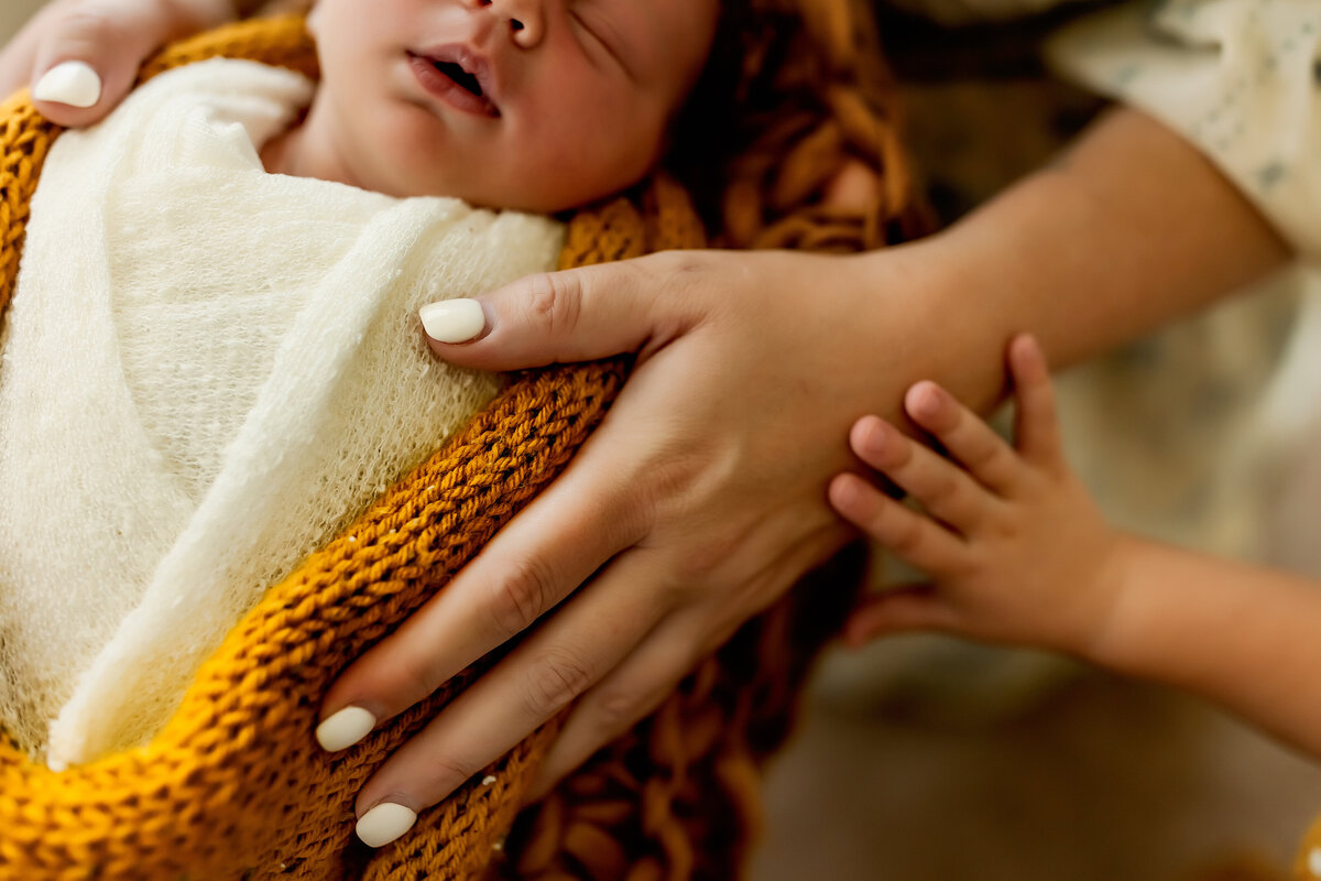 Lifestyle newborn session in home | Burleson, TX Newborn Photographer