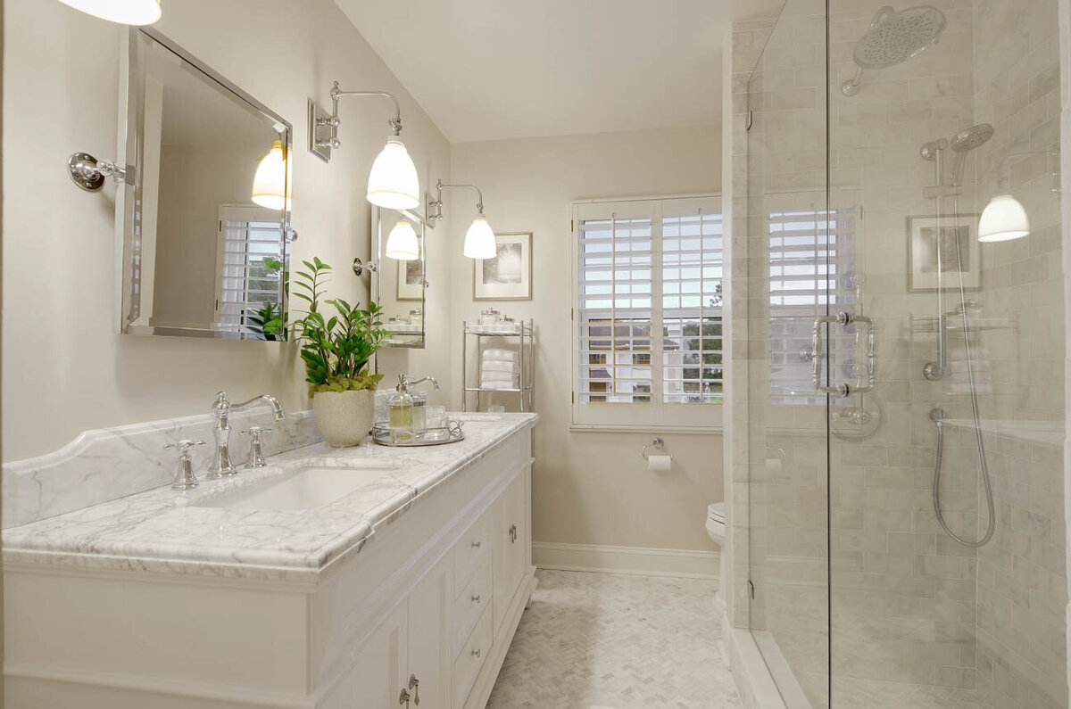 bathroom design with dual sinks