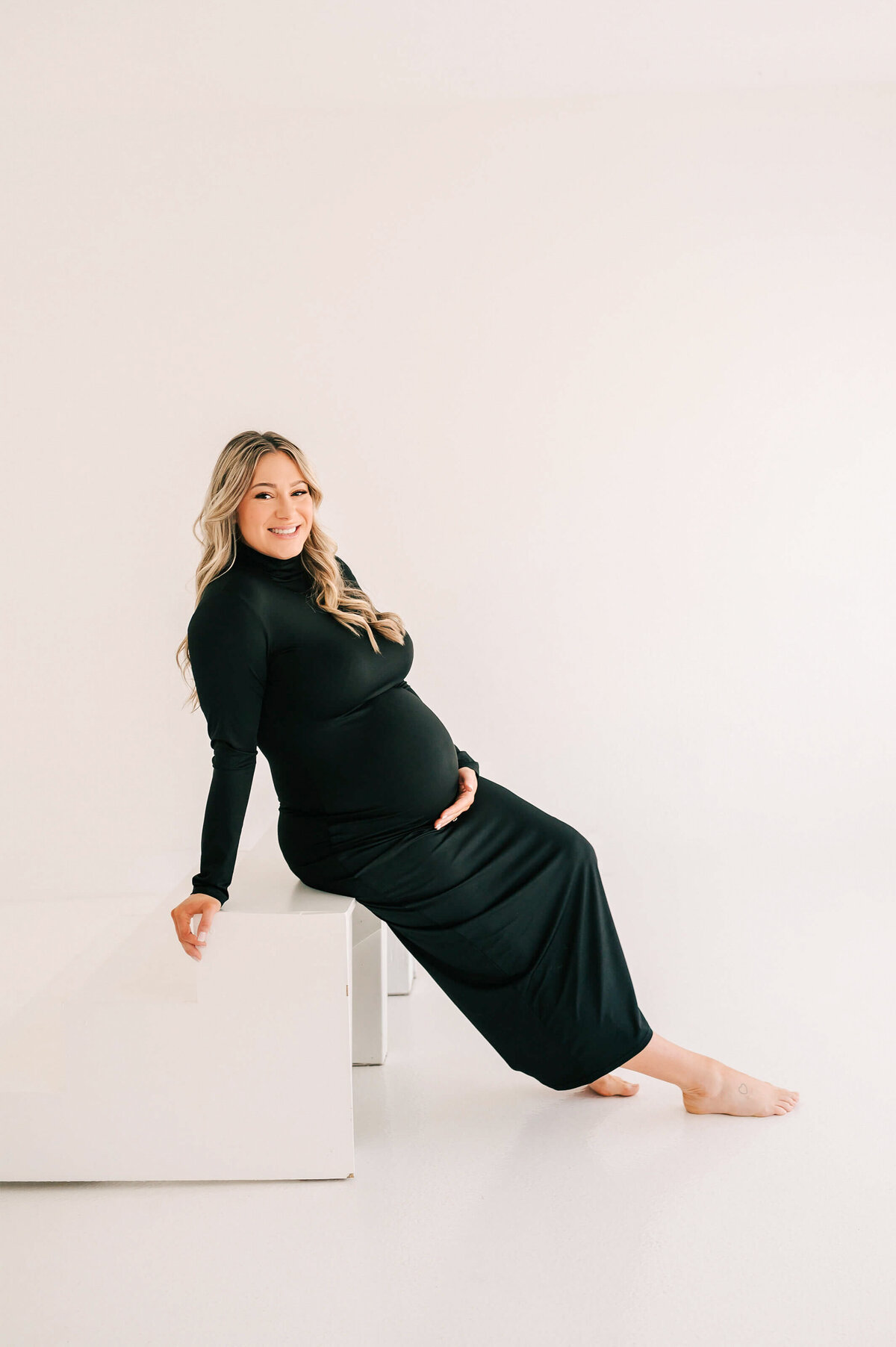 maternity picture in Springfield MO of pregnant mom sitting on step smiling