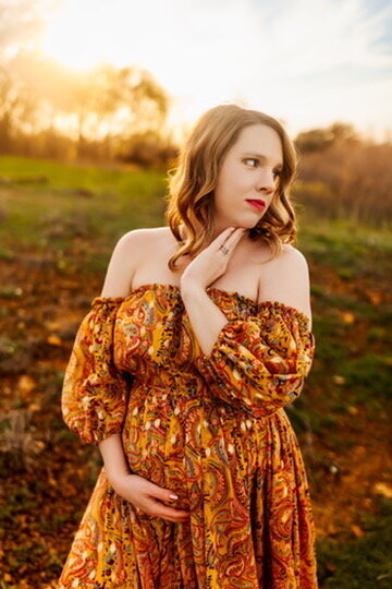 Affordable maternity session on the lake | Burleson, Texas Family and Newborn Photographer