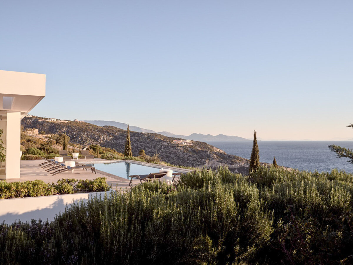 woman-Yoga-retreat-greece-10
