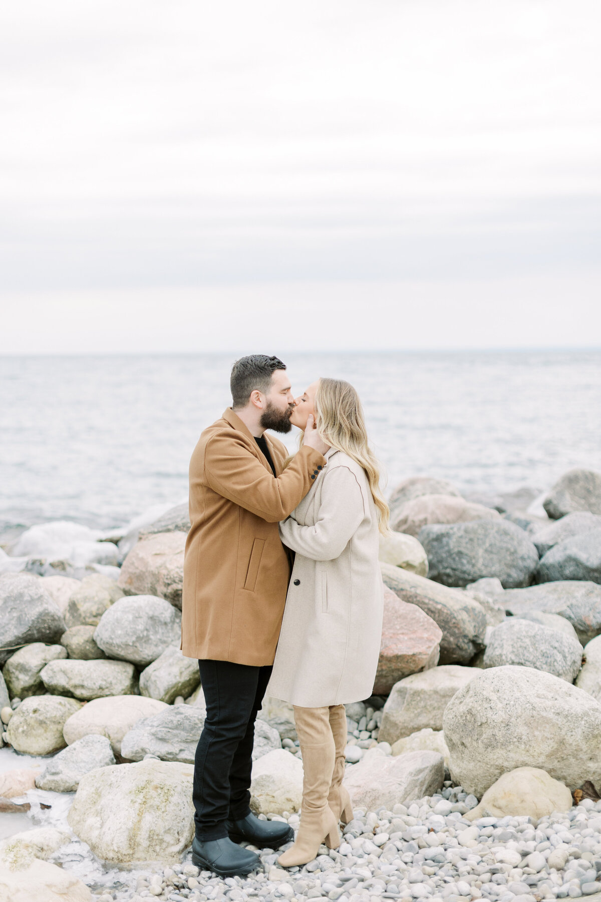 Oakville-Lake-House-Engagement_Toronto-Wedding-Photographer013