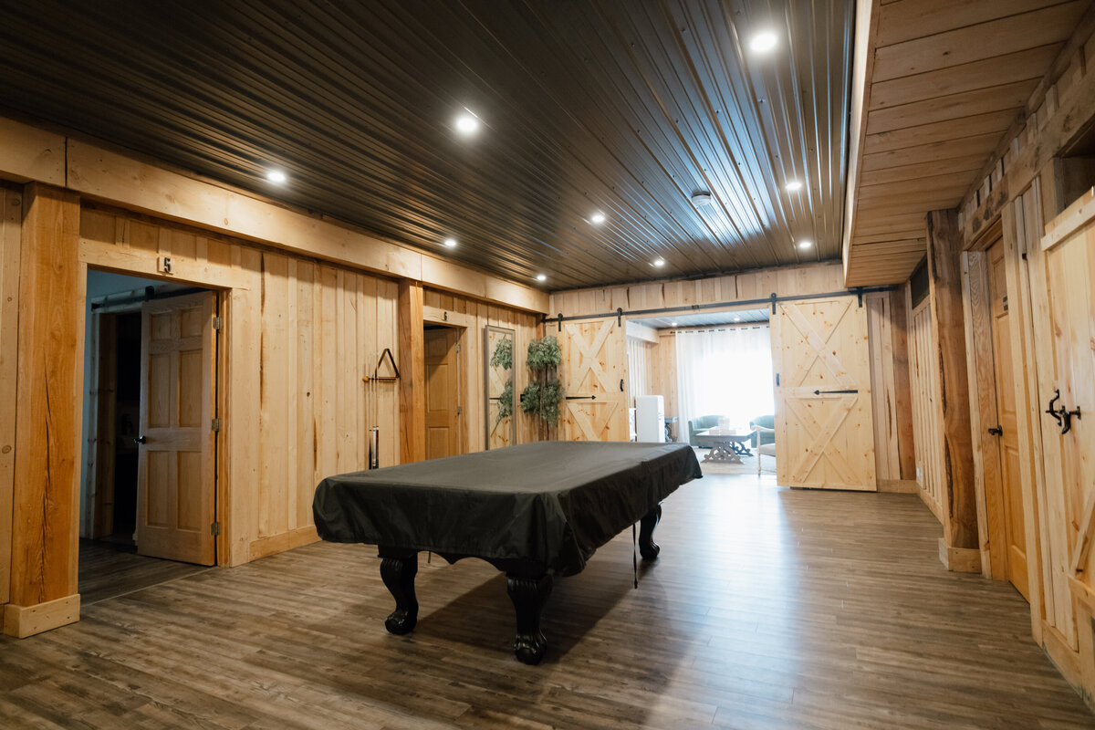 Bear-Ridge-Destination-barndo-suites-rosie-photo-video-90