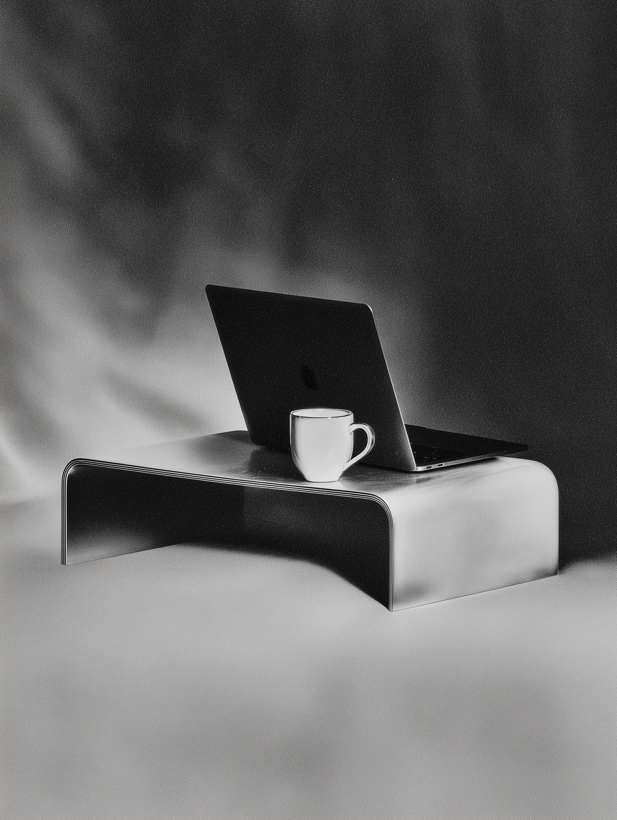 mallory_09769_A_minimalistic_hyper-realistic_photo_of_a_silver__0f72ec8c-a6bc-44aa-b911-972191731cbf