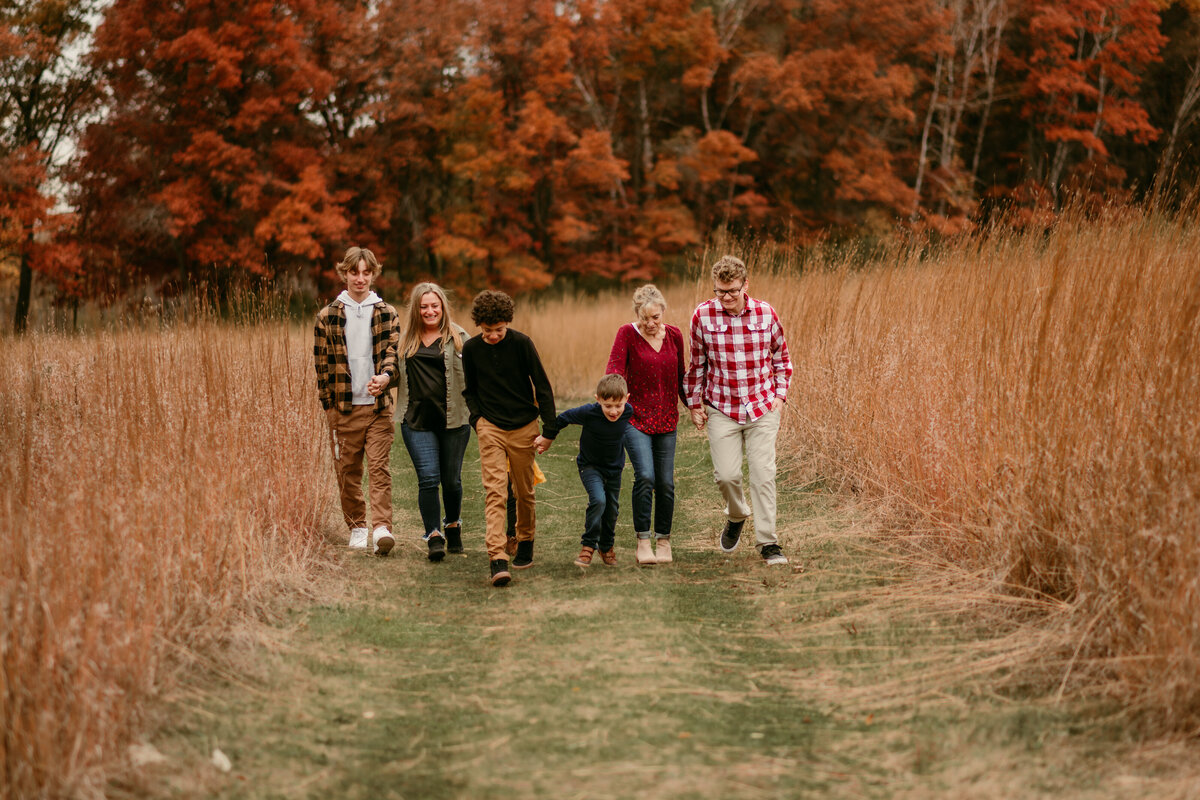 Savor fields of fun in your family portraits in St. Paul and Minneapolis. Shannon Kathleen Photography blends family joy with the rustic charm of countryside landscapes. Schedule your session for field memories.