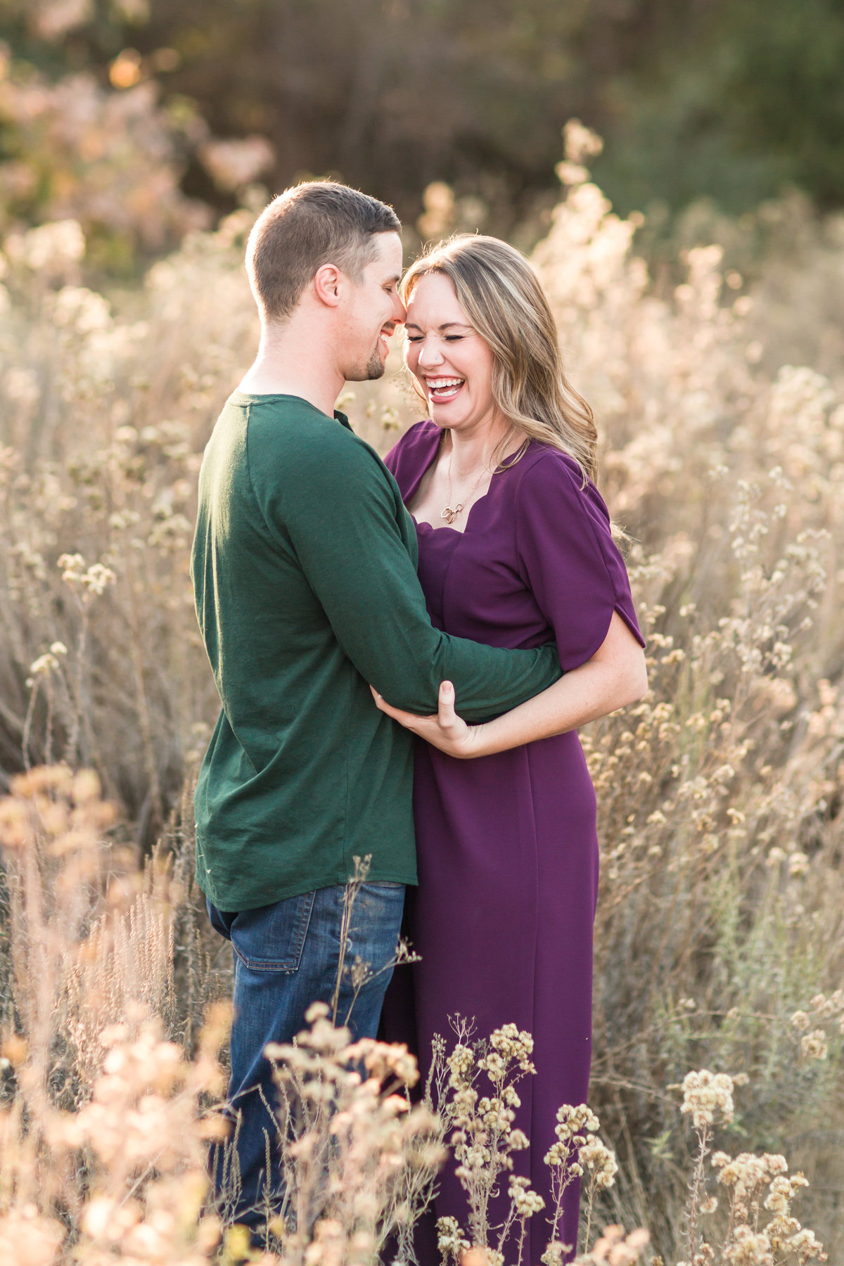 san-diego-sweetwater-river-bridge-family-photo-shoot-couple-in-field