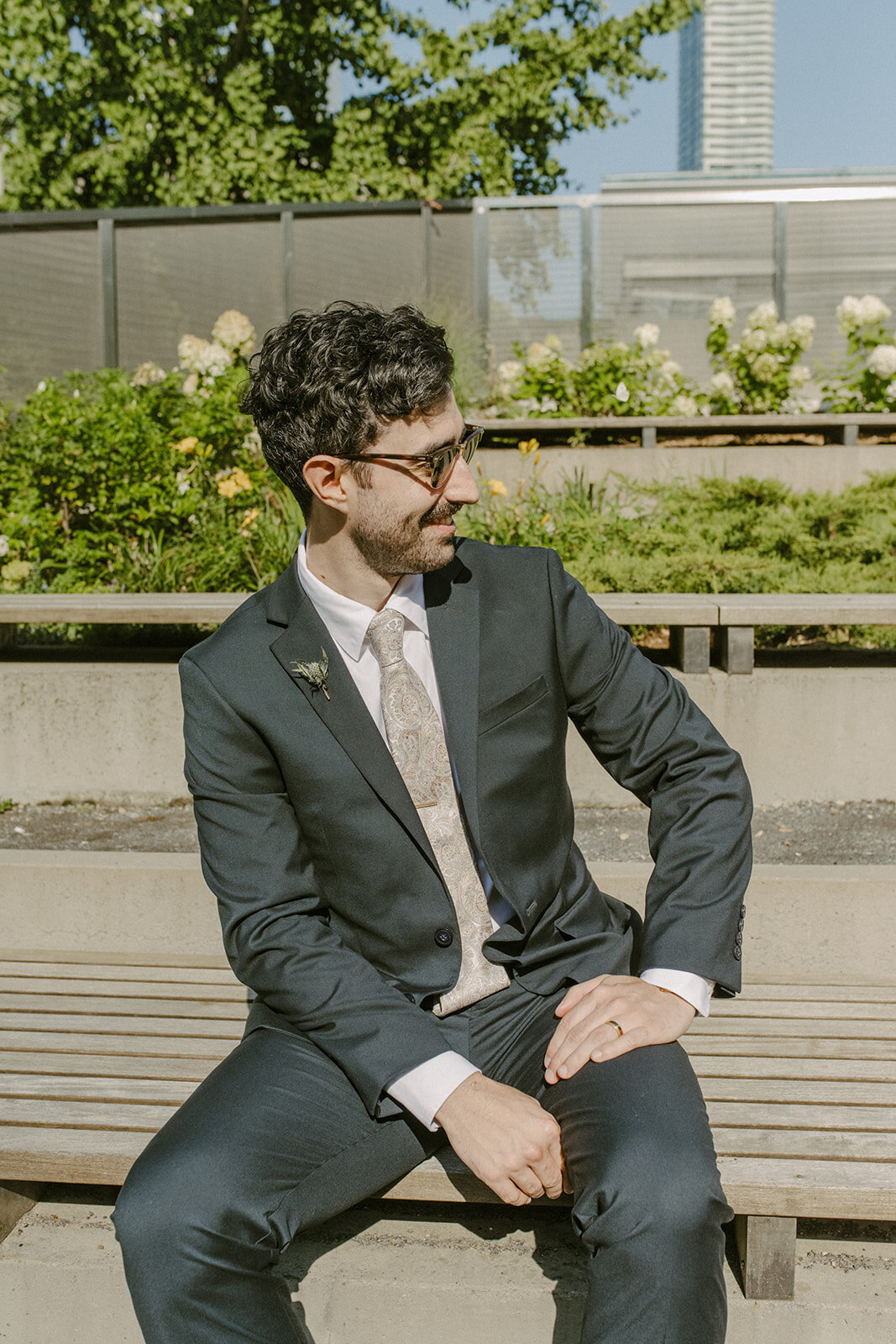 toronto-city-elopement-city-hall-ttc-subway-sugar-beach-fun-romantic-sumer-wedding-2780