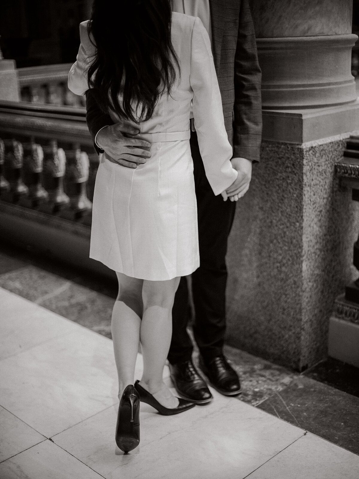 Indianapolis-State-House-Capitol-Building-Engagement-Photos-_0007