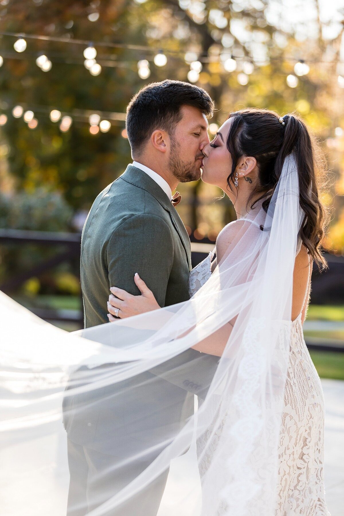 bride-and-groom-kissing-hamilton-manor
