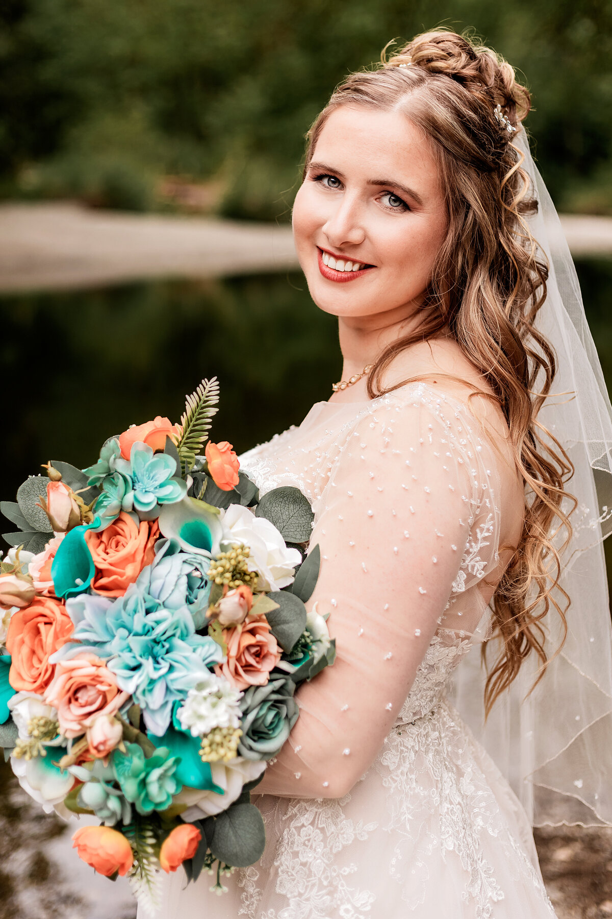 bridal-portrait-with-bouquet