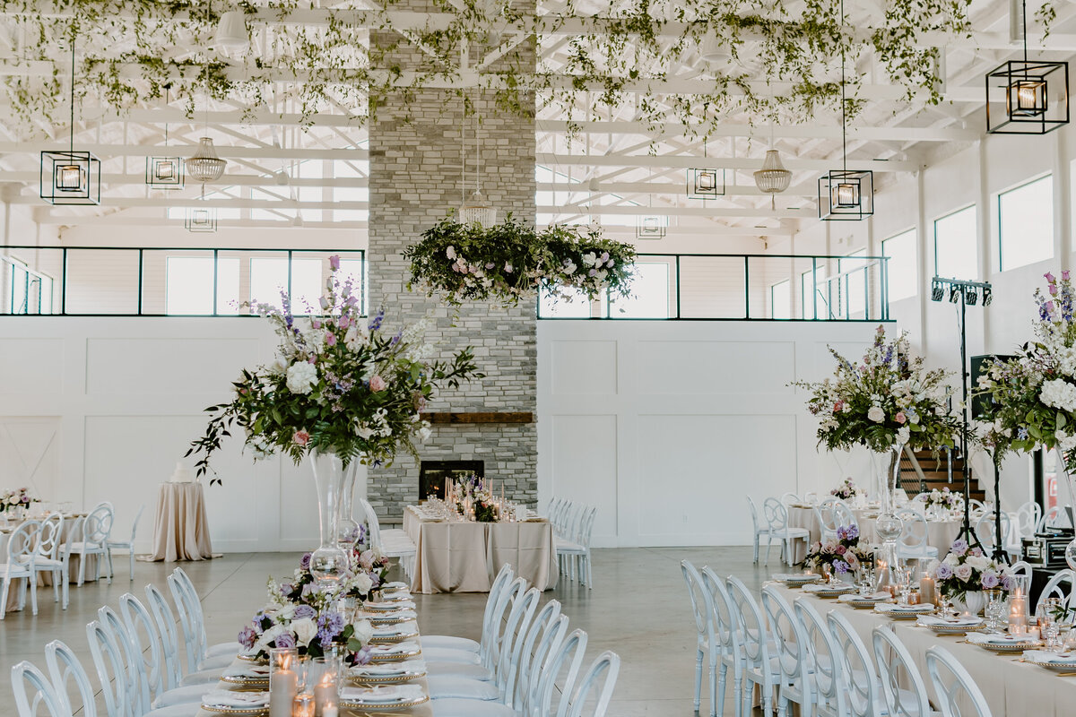 wedding-reception-tables-venue-emerald-hills-events-promise-city-iowa-des-moines-wedding-photographer-storyteller-collective-photo-co