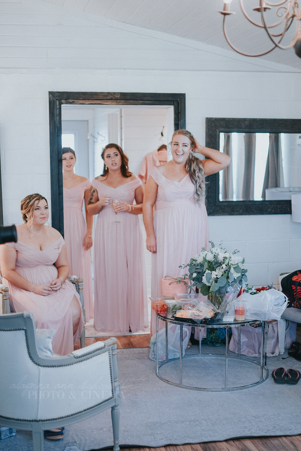getting ready _ alaynna ann schwartz _ harpors vinyard _ iowa photographer _ playlife photography_0284