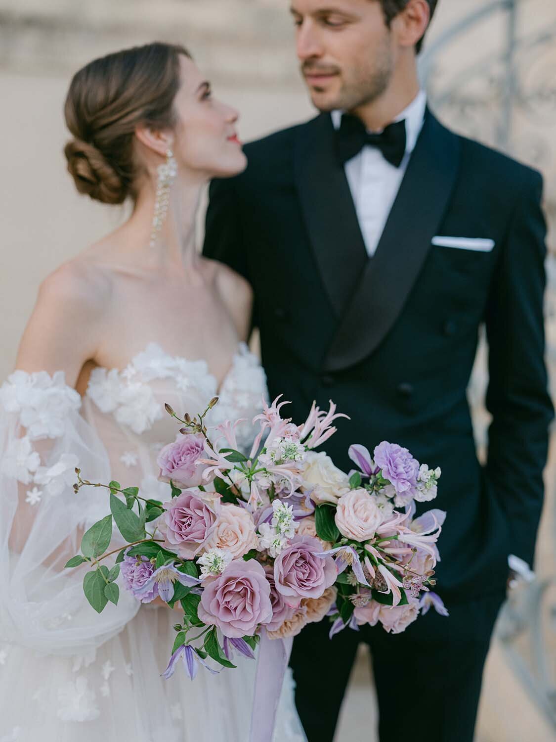 lavender and blue Dior inspired wedding at chateau de Fonscolombe Veronique Lorre floral event designer - thomas audiffren photography17