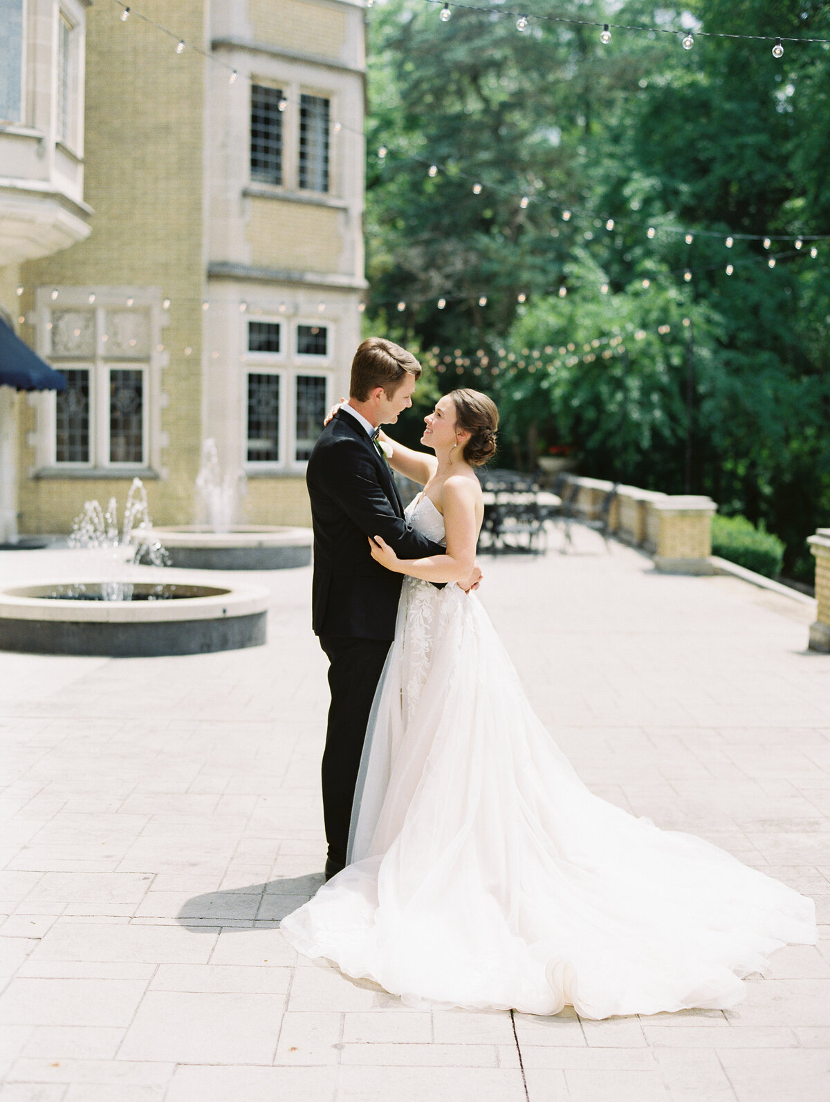 Sharin Shank Photography Fine Art Wedding Engagement Photographer Indiana Destination Light Airy Clasic Timeless Joyful Elopements Elopement Weddings SSP10