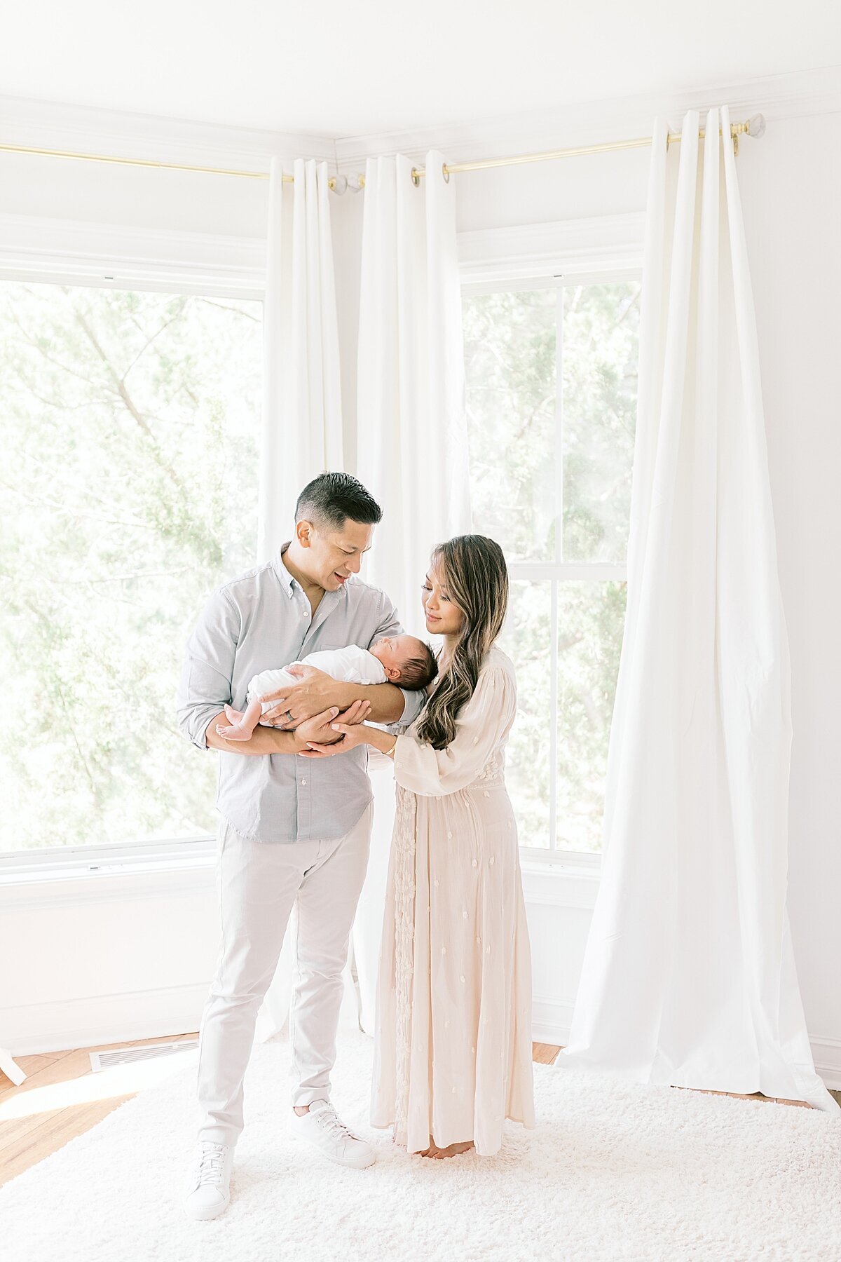 in-home-lifestyle-session-charleston-newborn-photographer-caitlyn-motycka-photography_0012