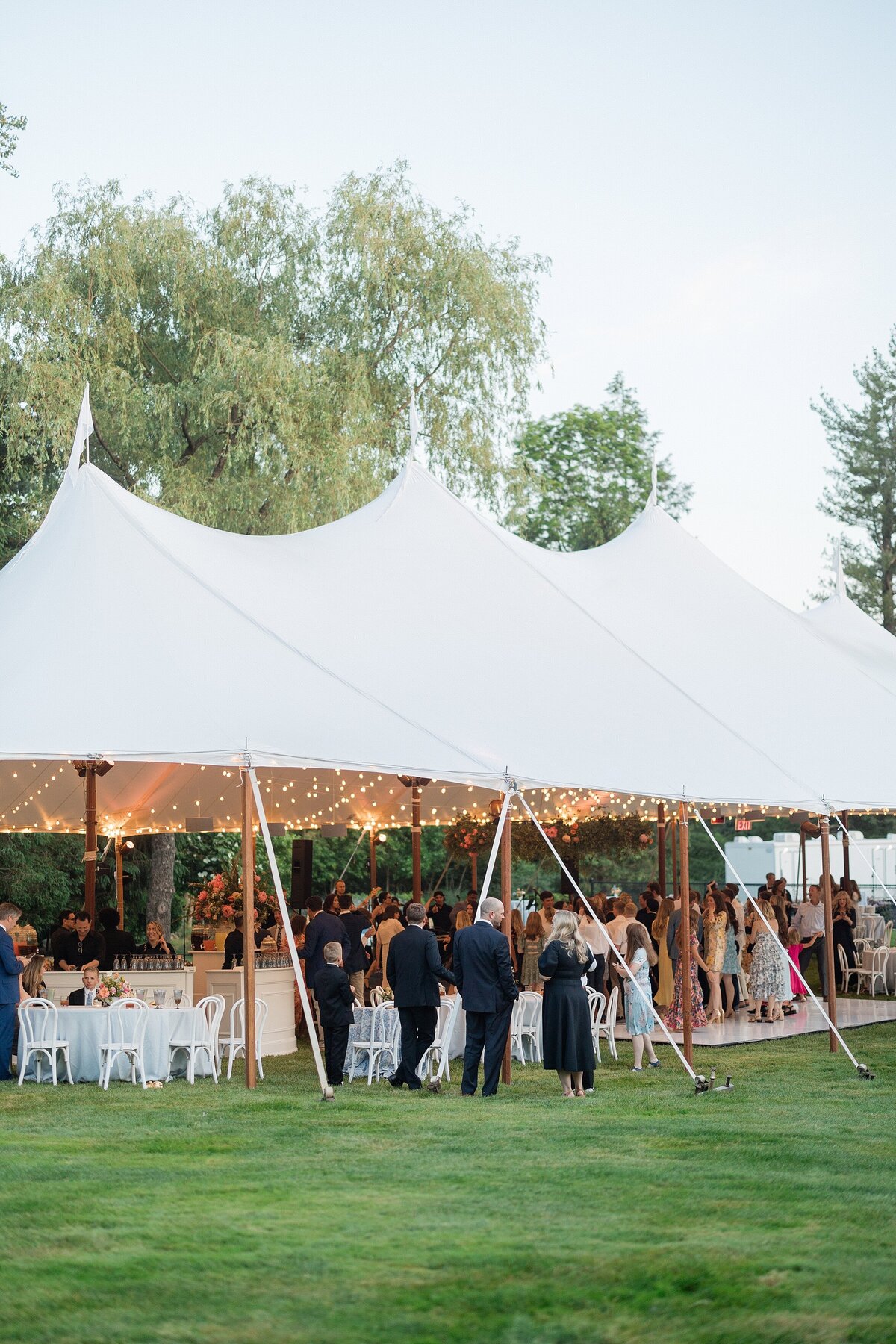 connecticut-backyard-tented-wedding-photo_0046