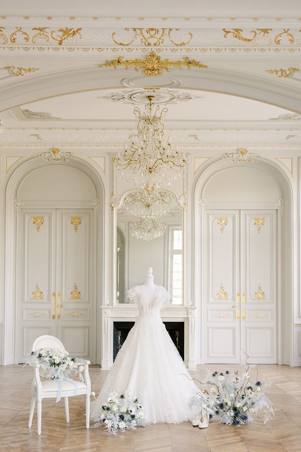 getting-ready-chateau-nainville-photographer-editorial-timeless